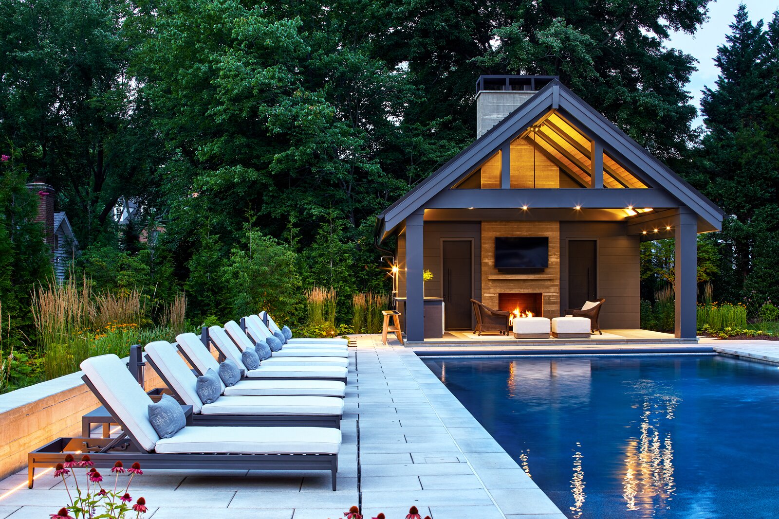 Photo 9 of 10 in Franklin Park Pool House by Michael Winn Dwell