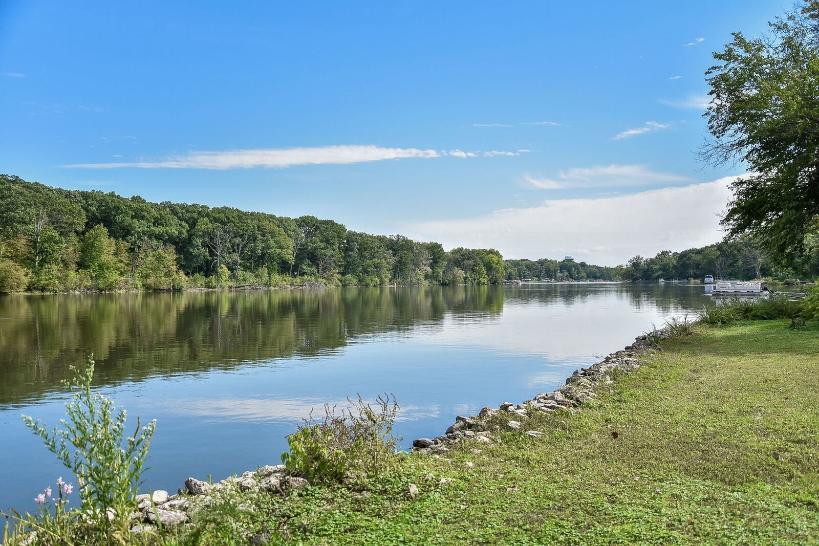 Photo 11 of 12 in Riverfront Home in Historic St. Charles by