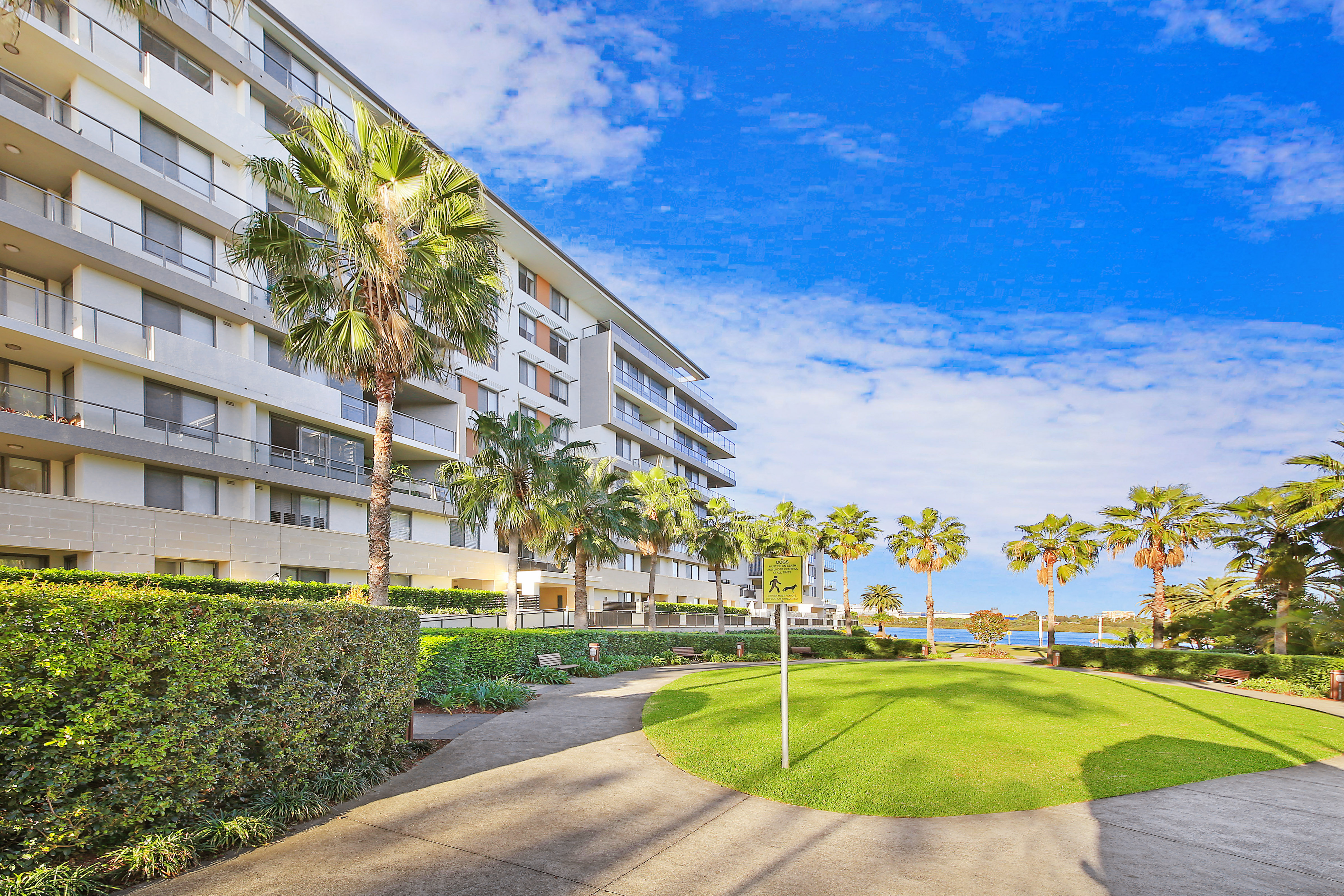 704 / 7 Stromboli Strait, Wentworth Point