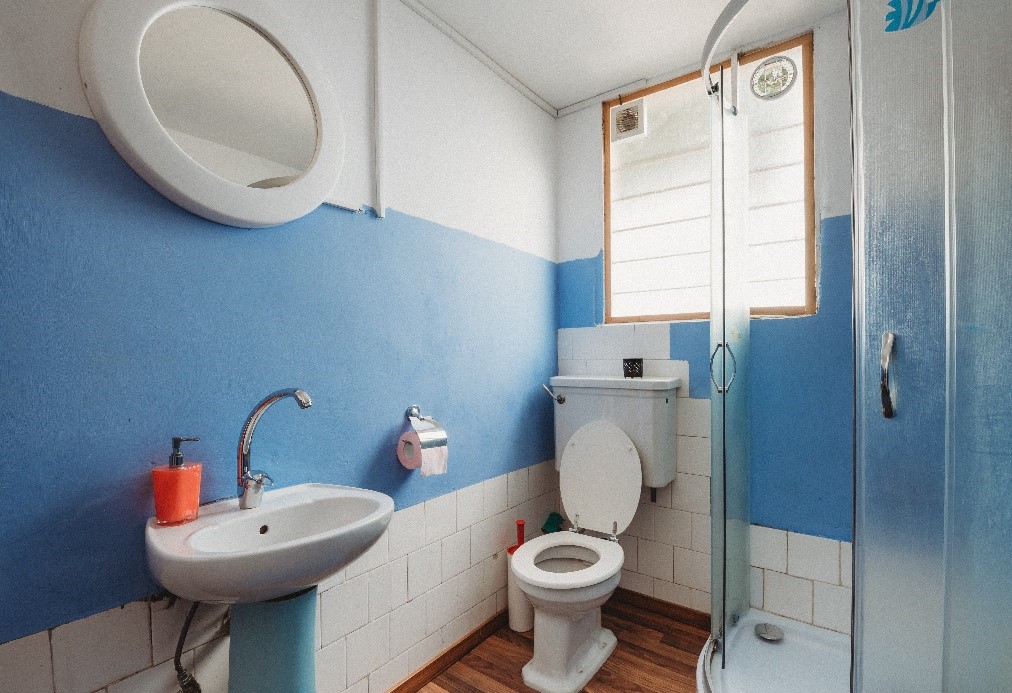 How to dress up a drab bathroom