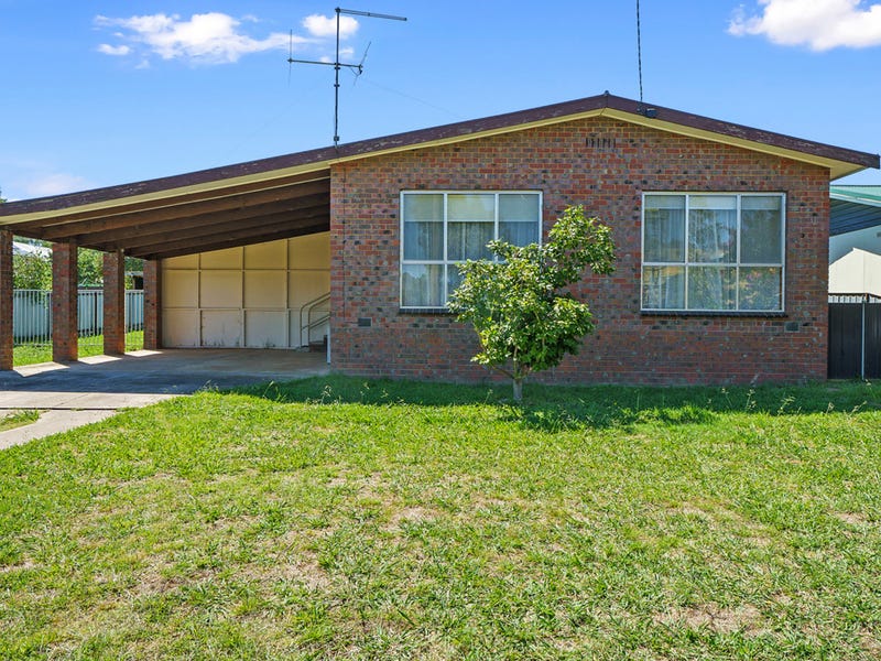 Jenny has been wonderful in helping me buy my first home!