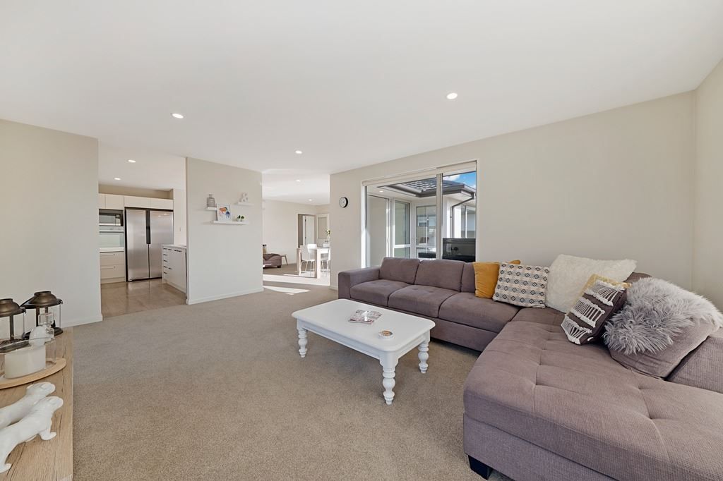 BURWOOD'S BEST ON KINGSBRIDGE WEST property photo 4