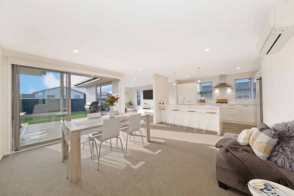 BURWOOD'S BEST ON KINGSBRIDGE WEST property photo 5