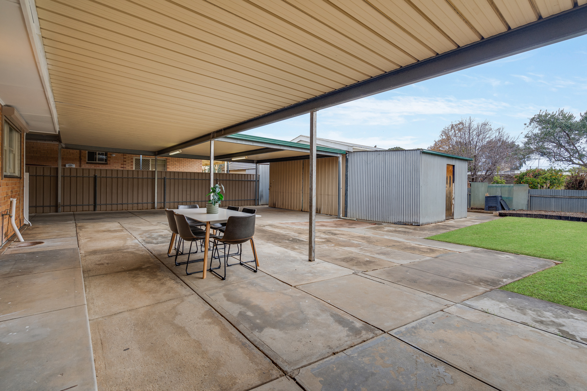 52 Botanic Grove, Campbelltown