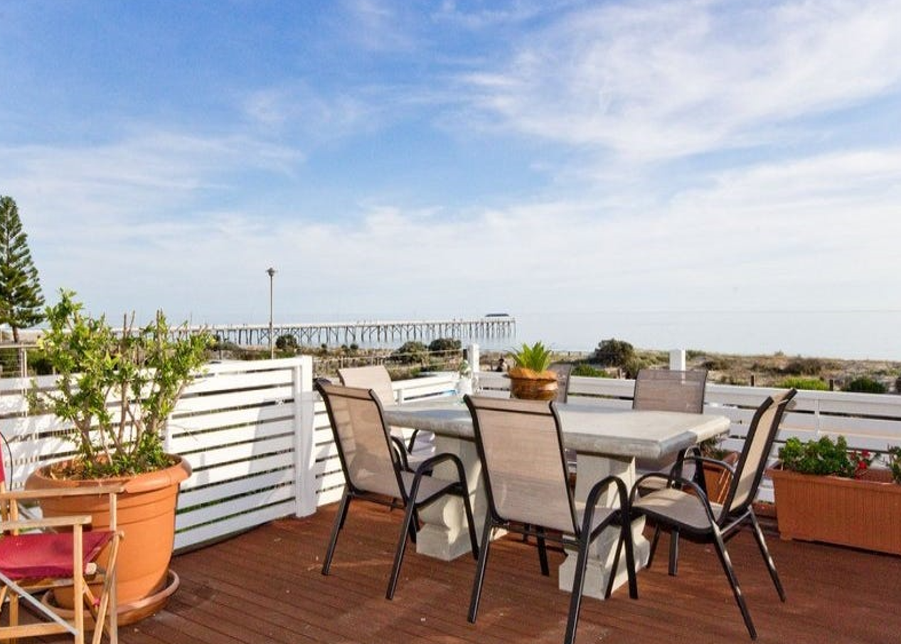 525 Esplanade, Grange