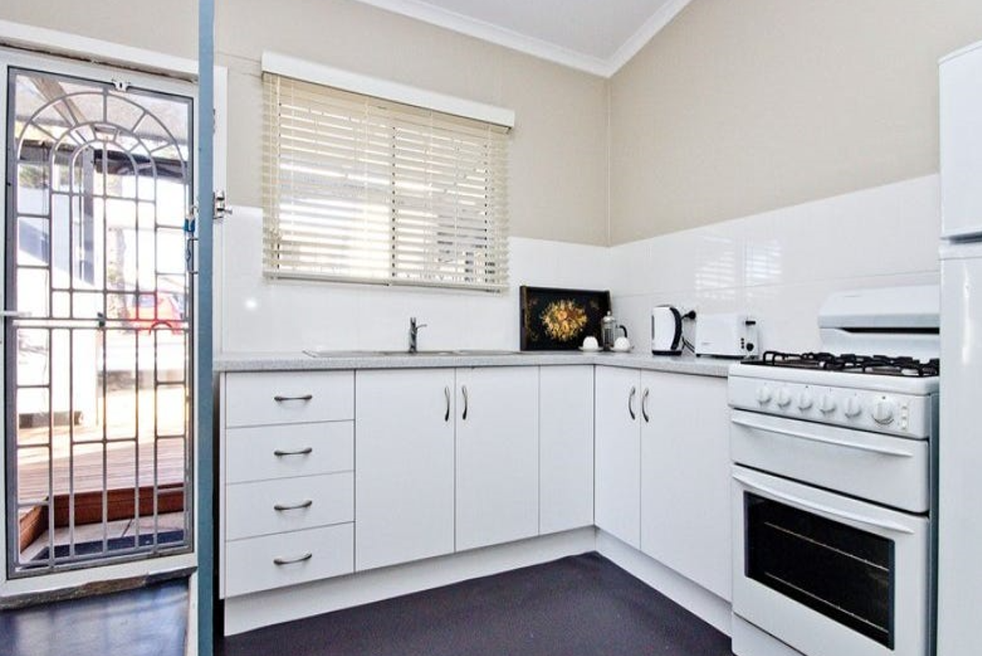525 Esplanade, Grange