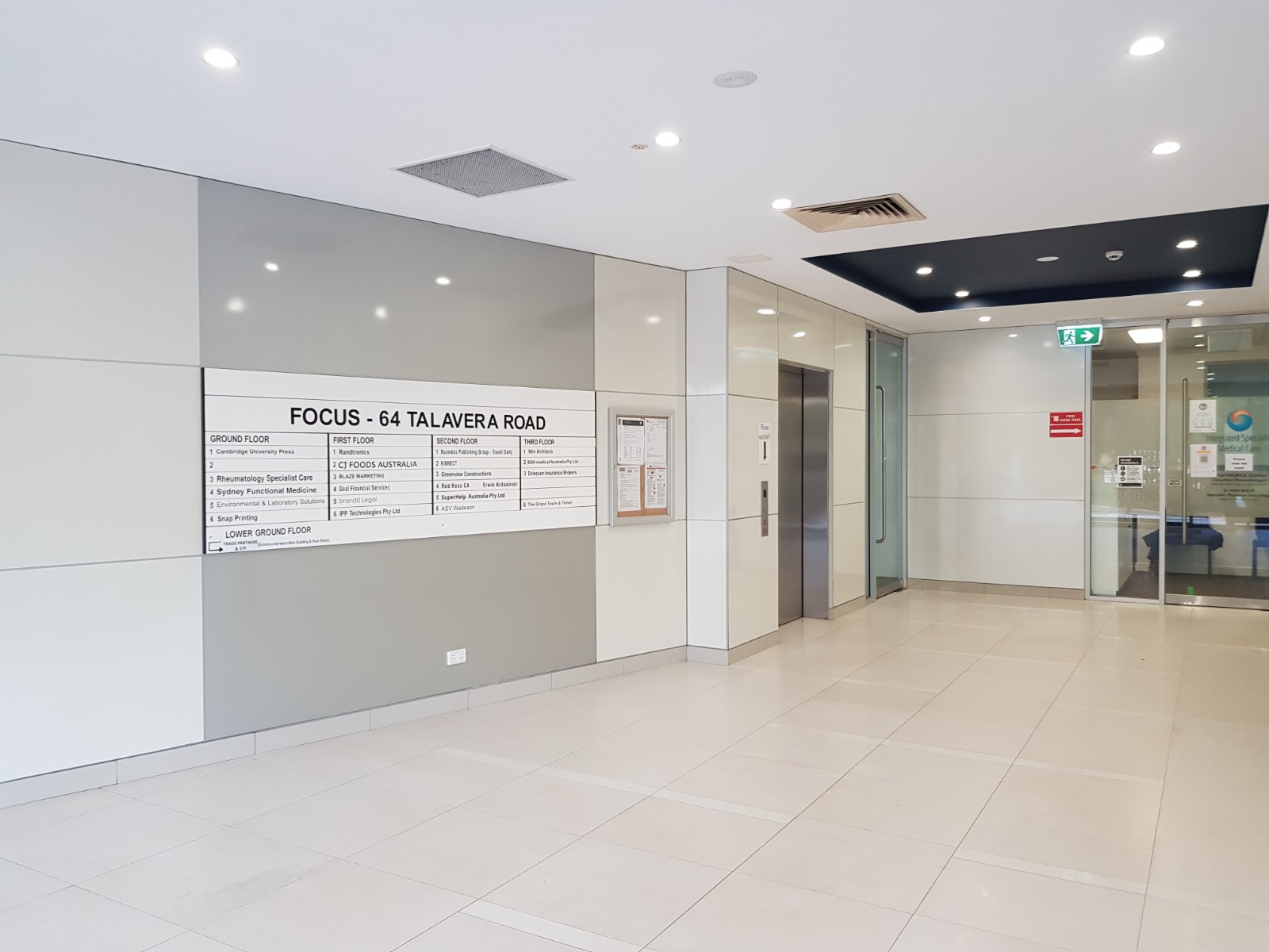 PRIME BUILDING FOYER LOCATION - FURNISHED OFFICE