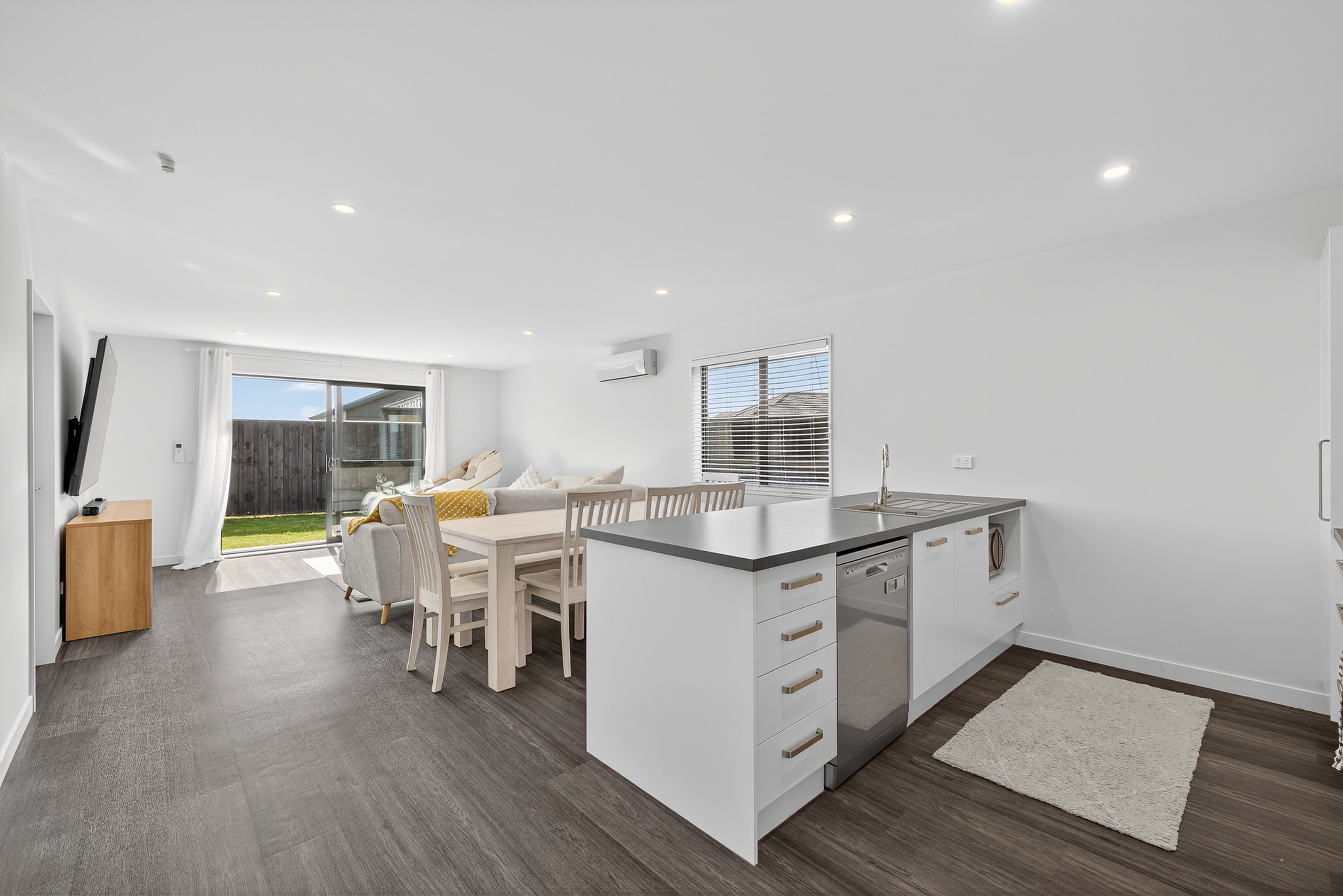 4 beds for the price of 3! property photo 4