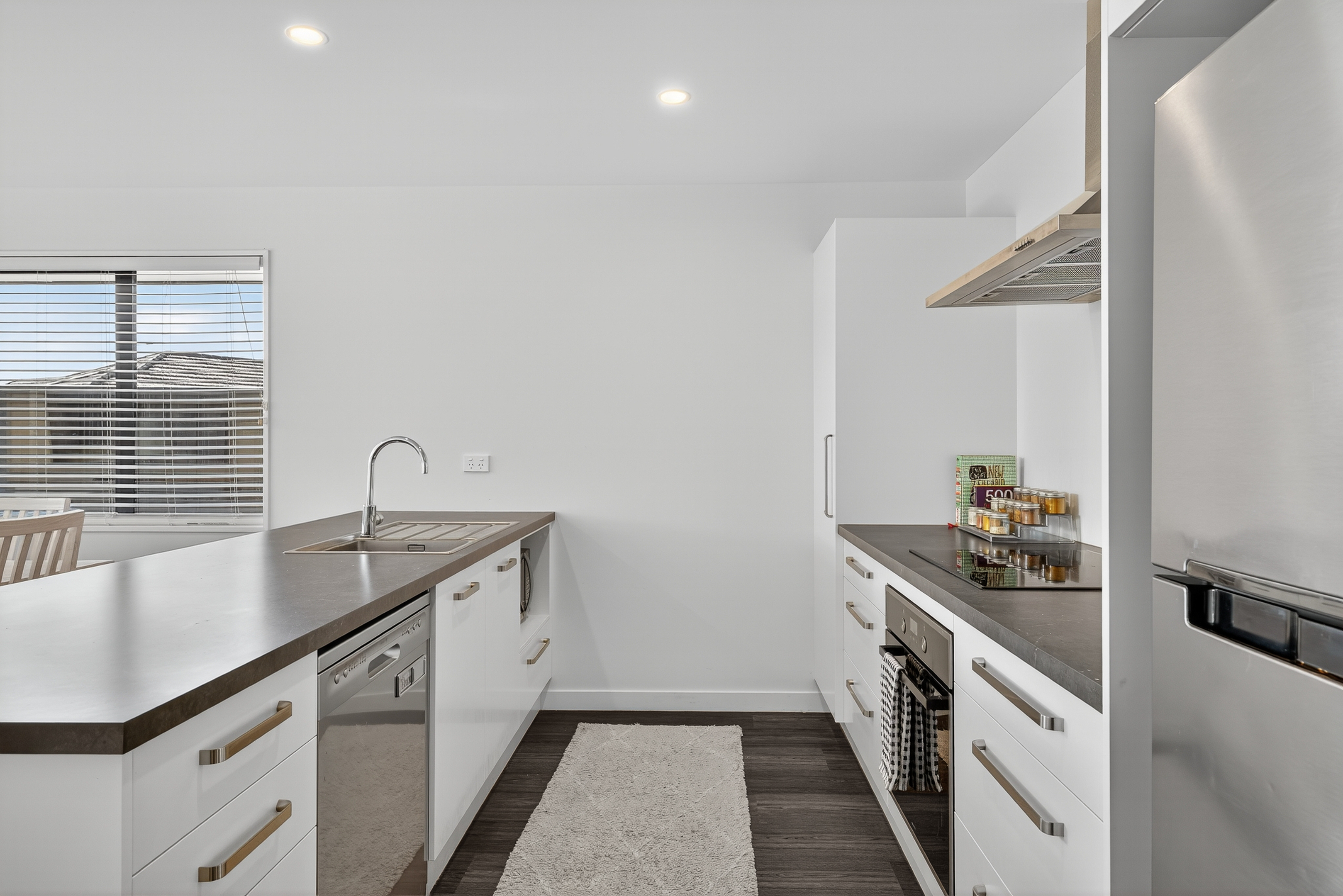 4 beds for the price of 3! property photo 2