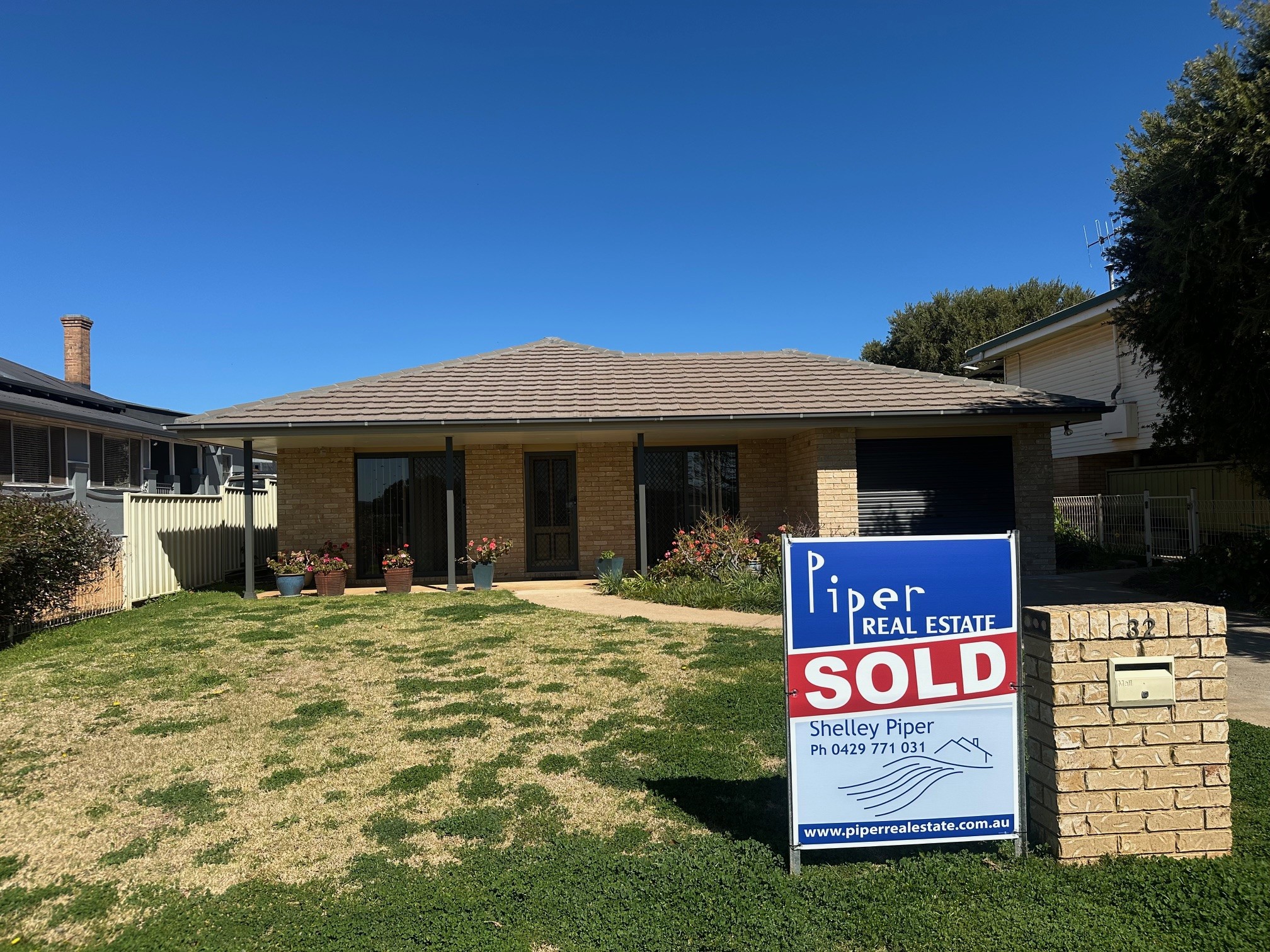 With Many Thanks - Dunedoo Sale