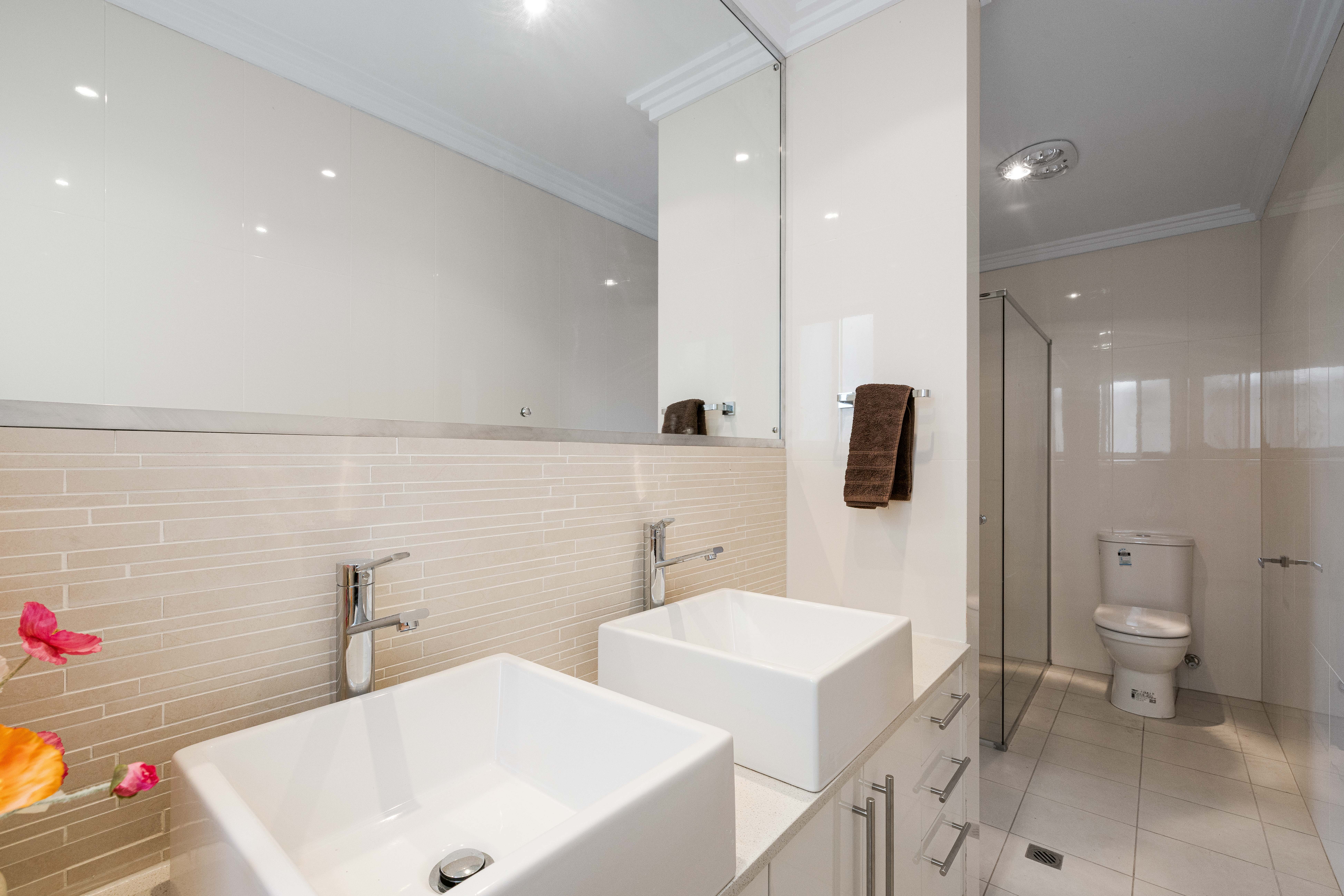 2 / 5 Clegowie Street, West Beach