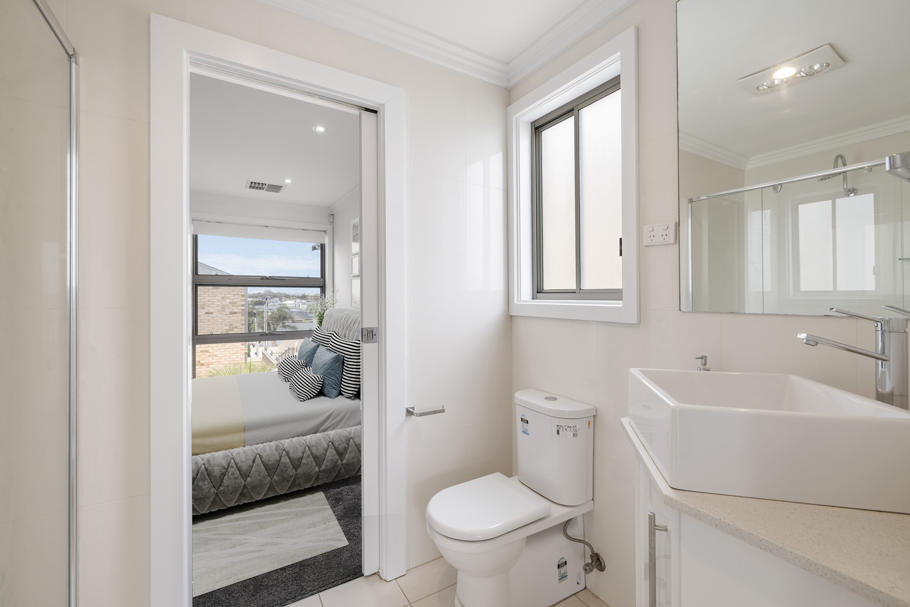 2 / 5 Clegowie Street, West Beach