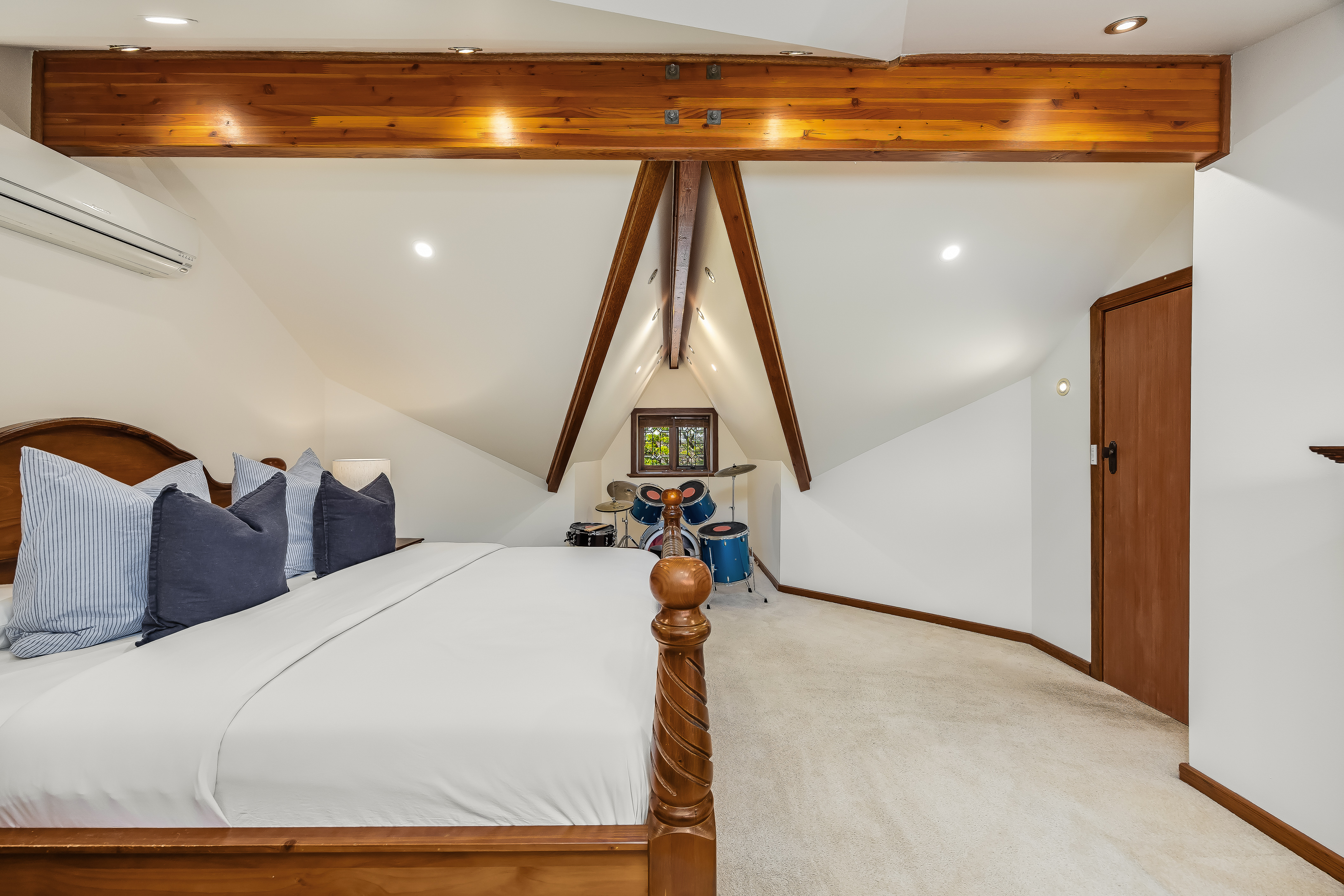 6  Webb Avenue , Glenside