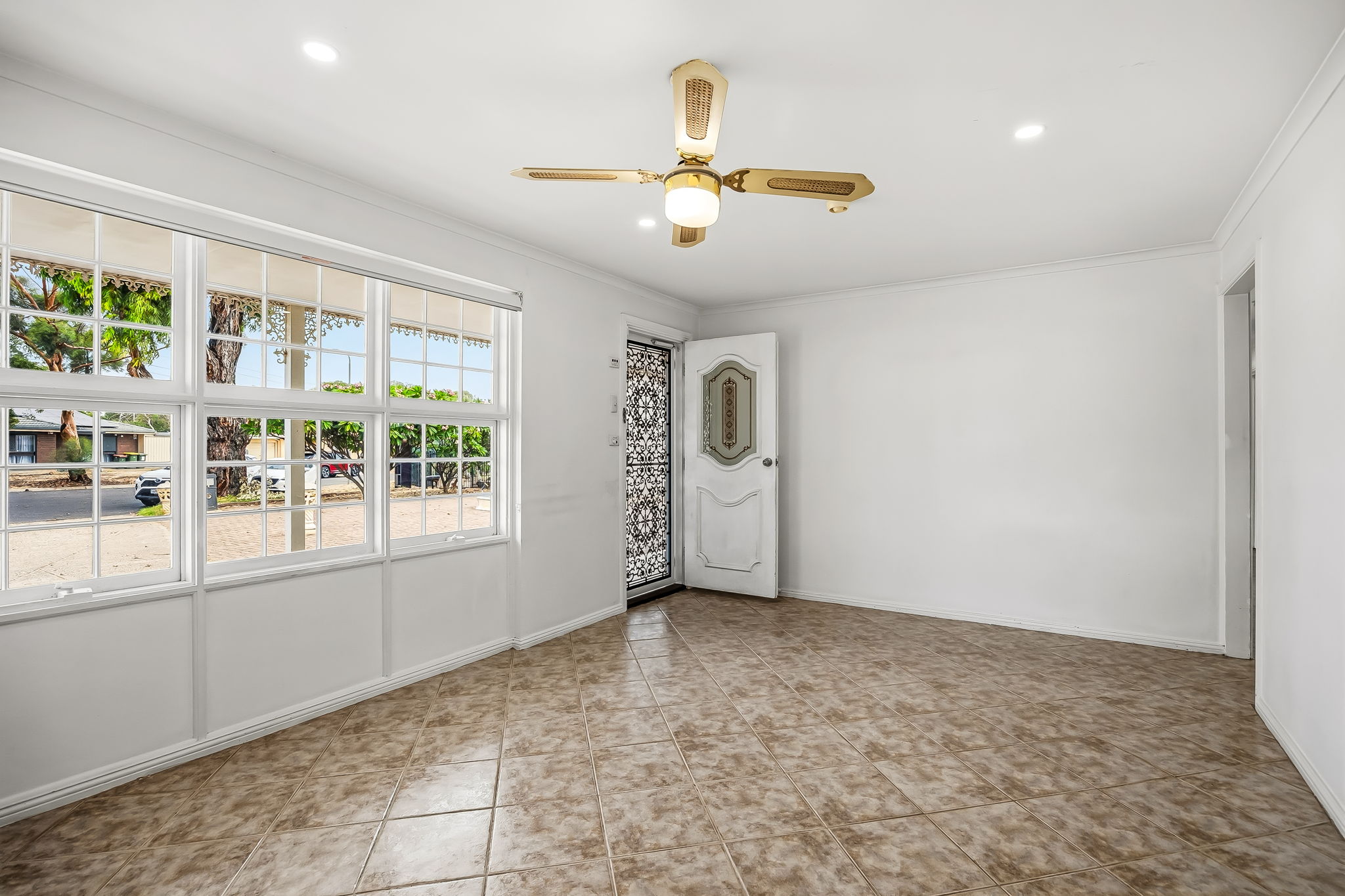 6 Cairney Place, Paralowie