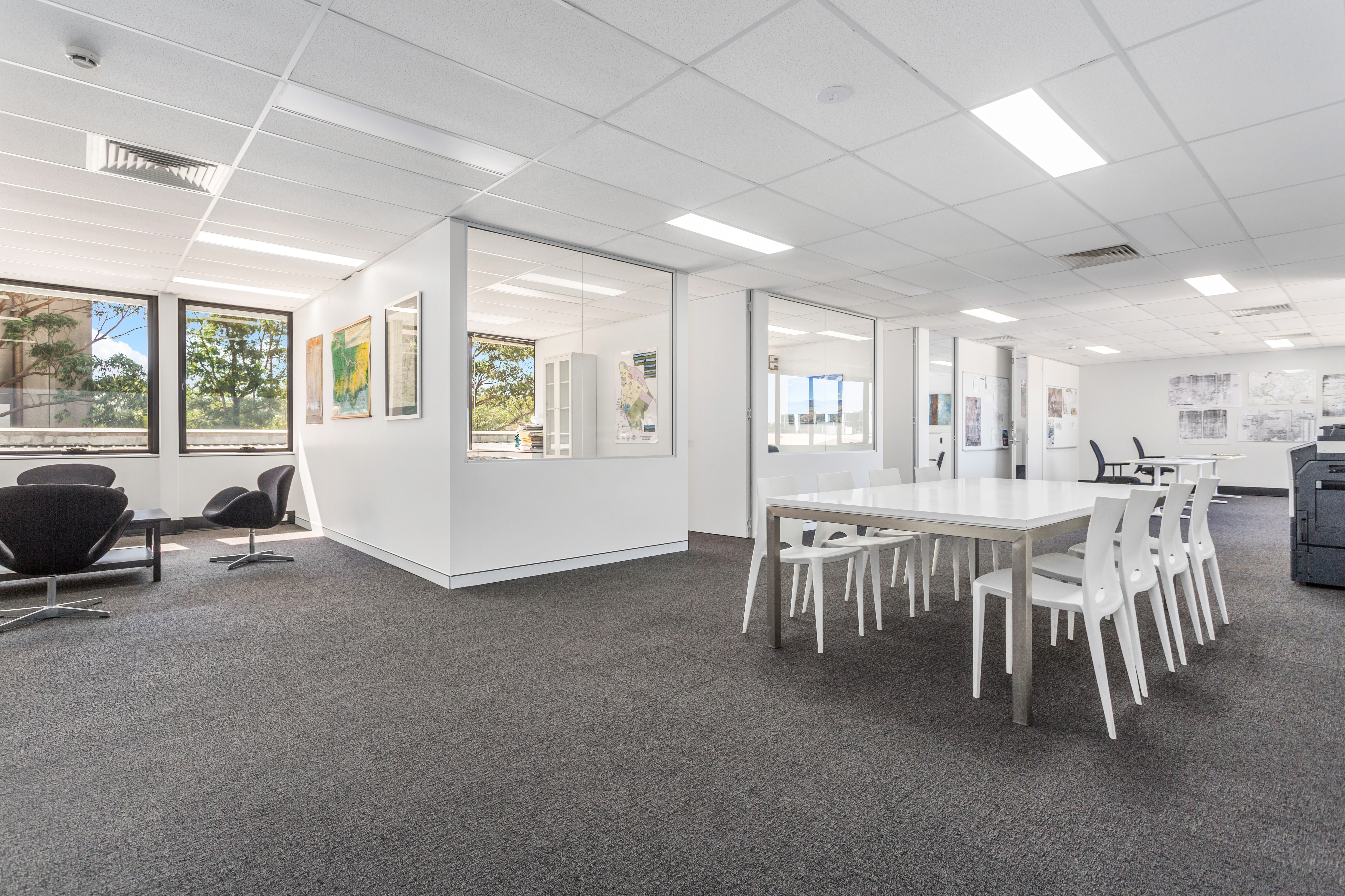 WHOLESALE SHOWROOM / OFFICE - 9 CAR SPACES!