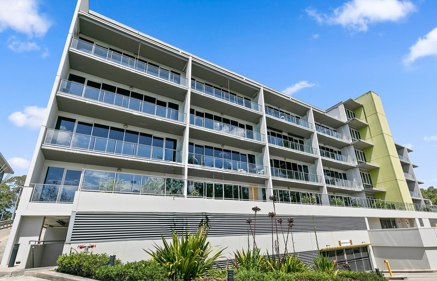 FOR SALE - MACQUARIE PARK OFFICE WITH BALCONY & VIEWS