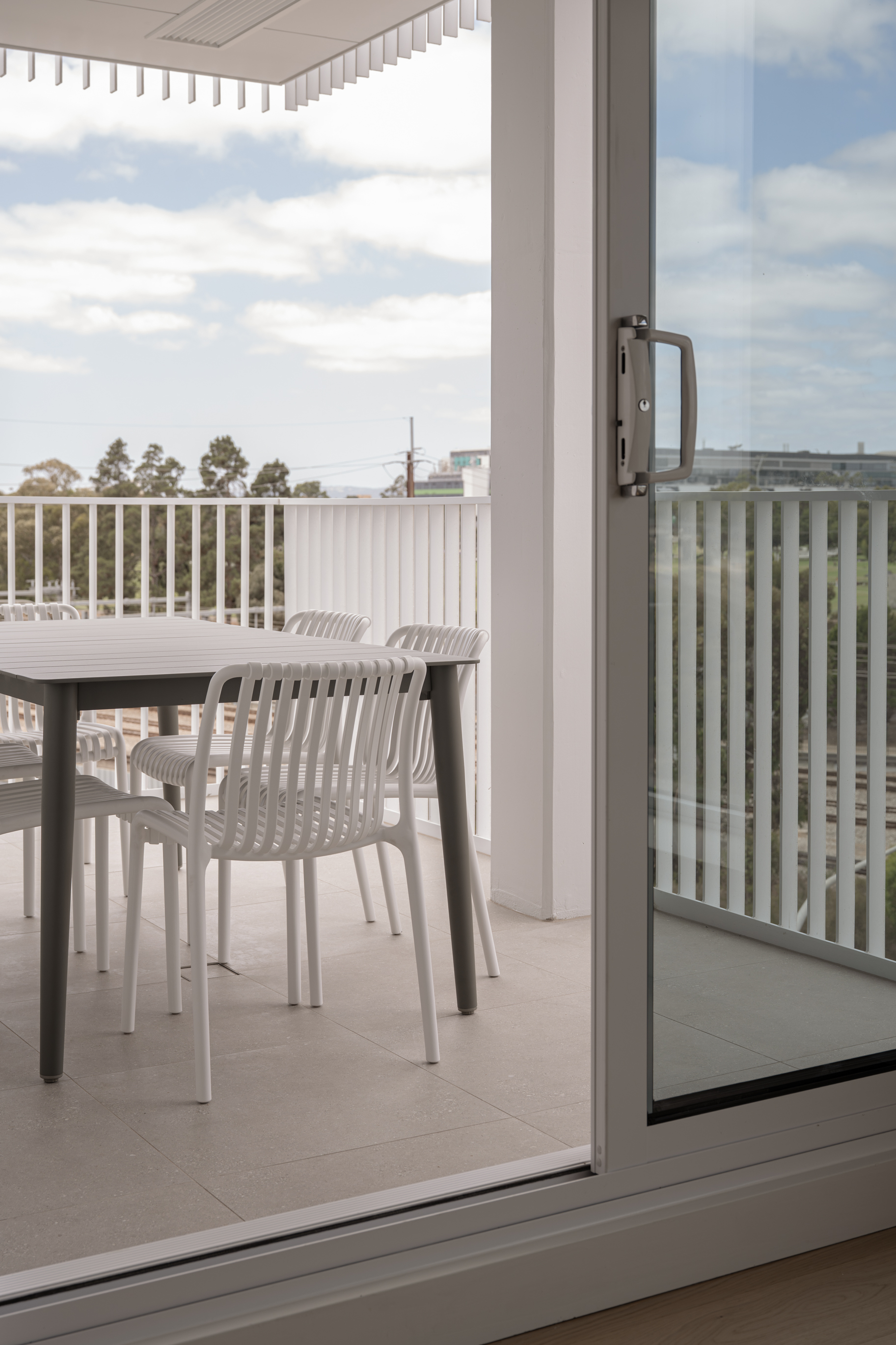 403 / 10 Railway Terrace, Mile End