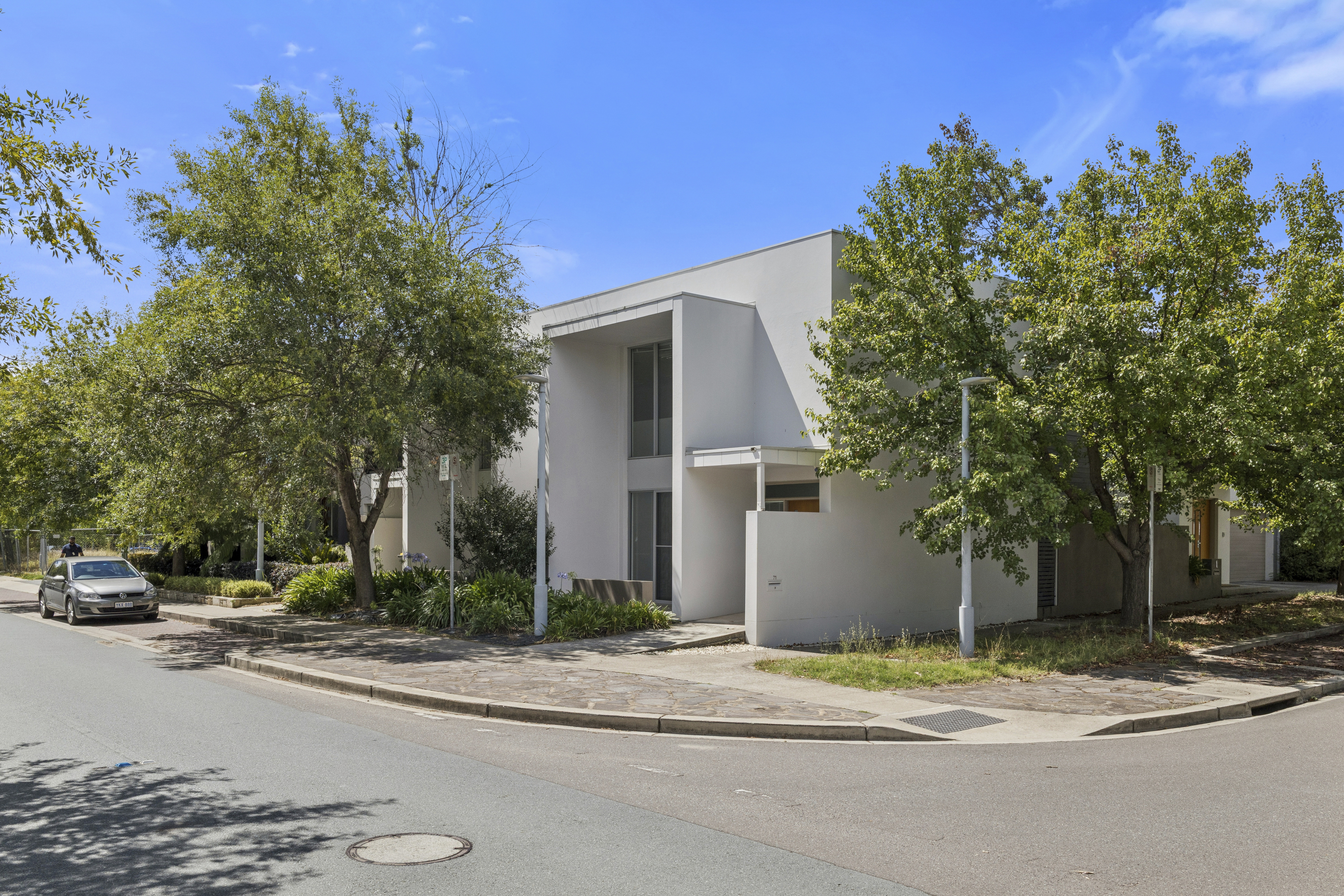 Great Location Next to Wentworth Avenue  & The Foreshore