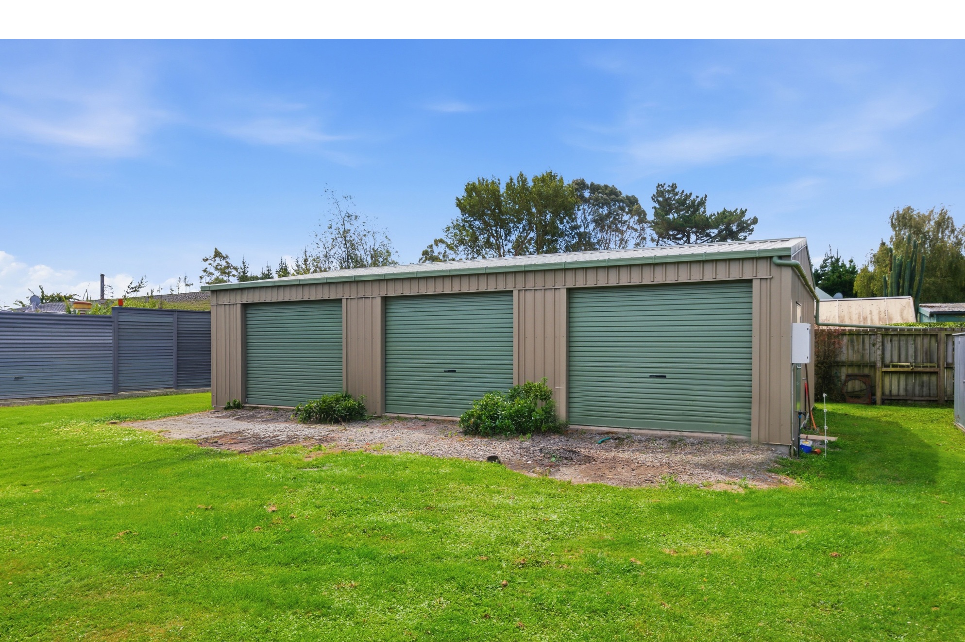 Home + Huge Garage = Endless Potential property photo 3