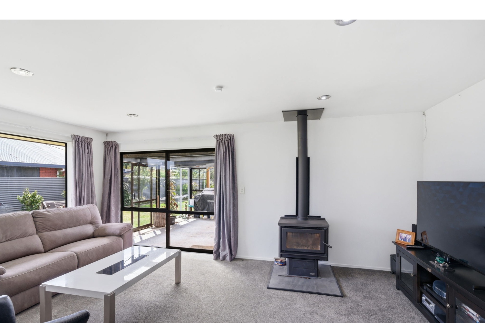 Home + Huge Garage = Endless Potential property photo 2