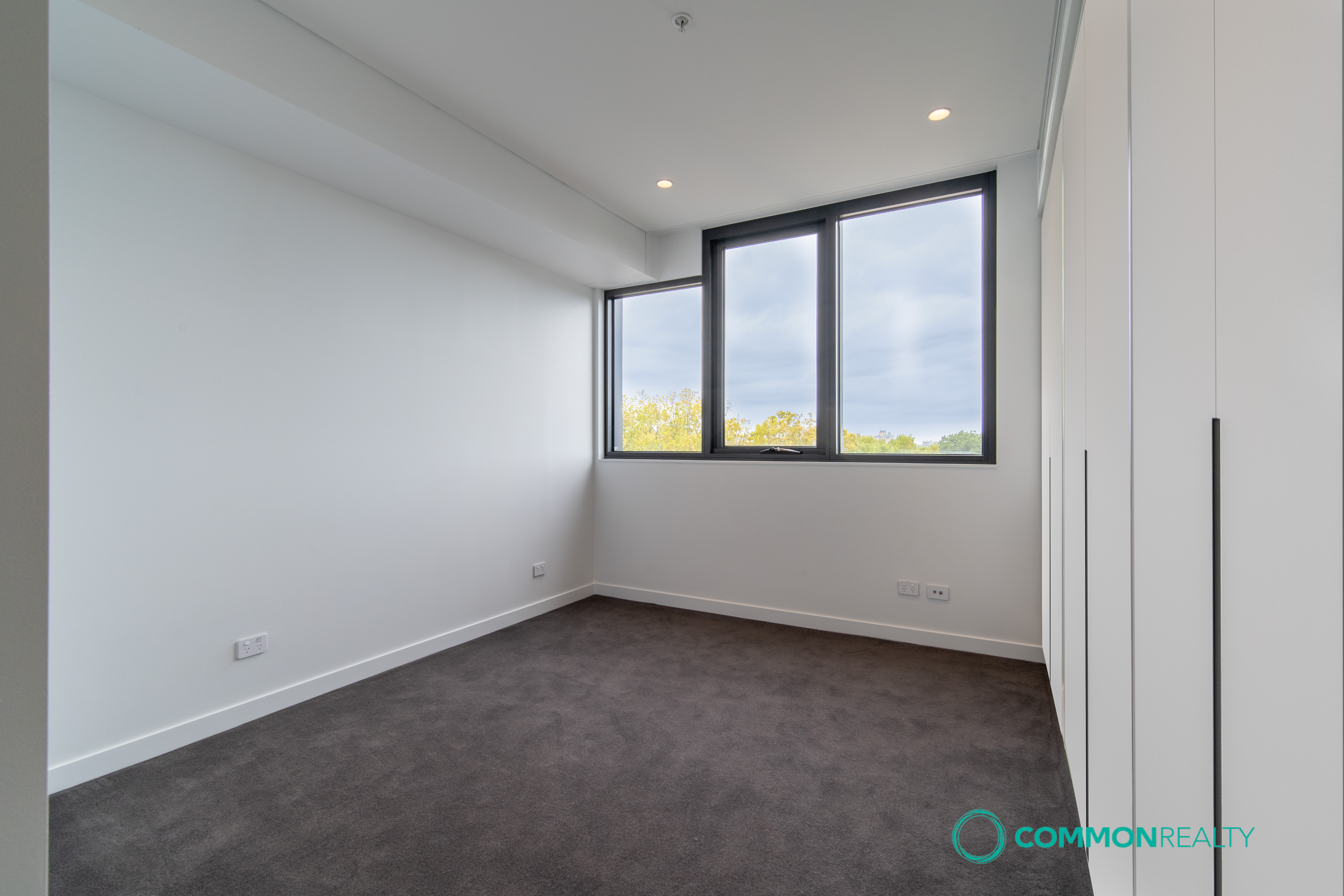 Brand New 2 Bedroom Apartment - photo 4