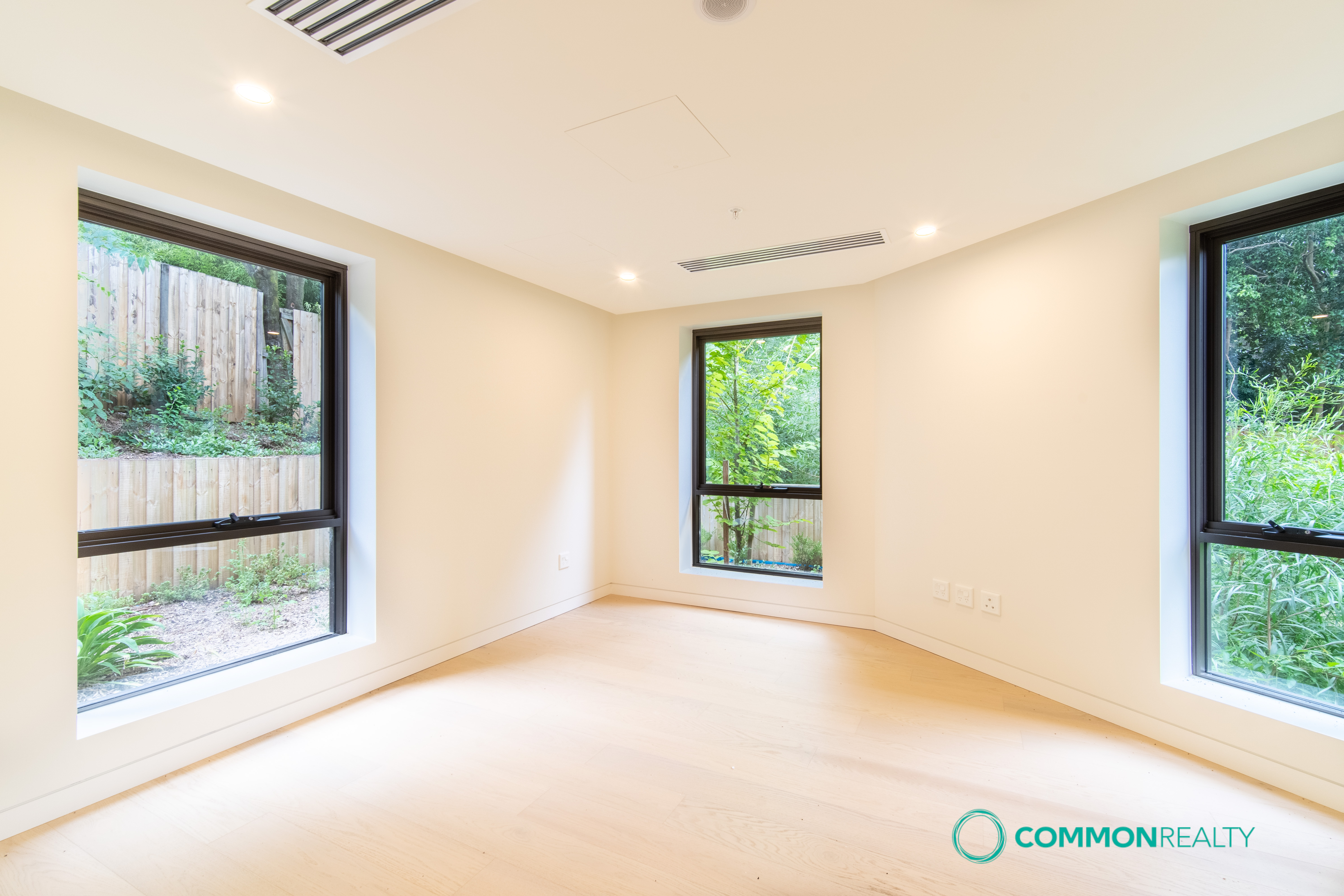 Modern 4 Bedroom Townhouse Living at Greenview - photo 3
