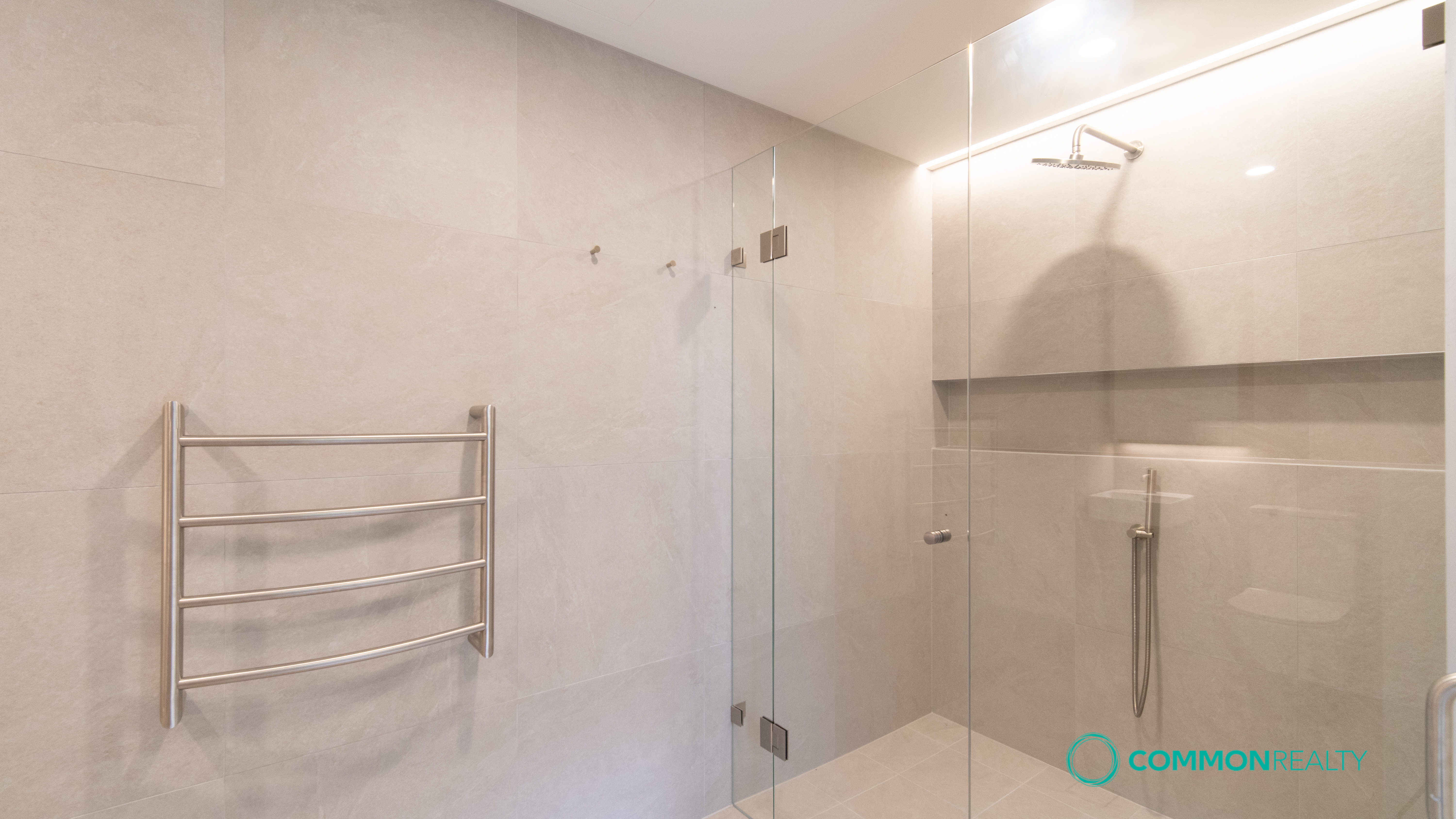 Modern 4 Bedroom Townhouse Living at Greenview - photo 5