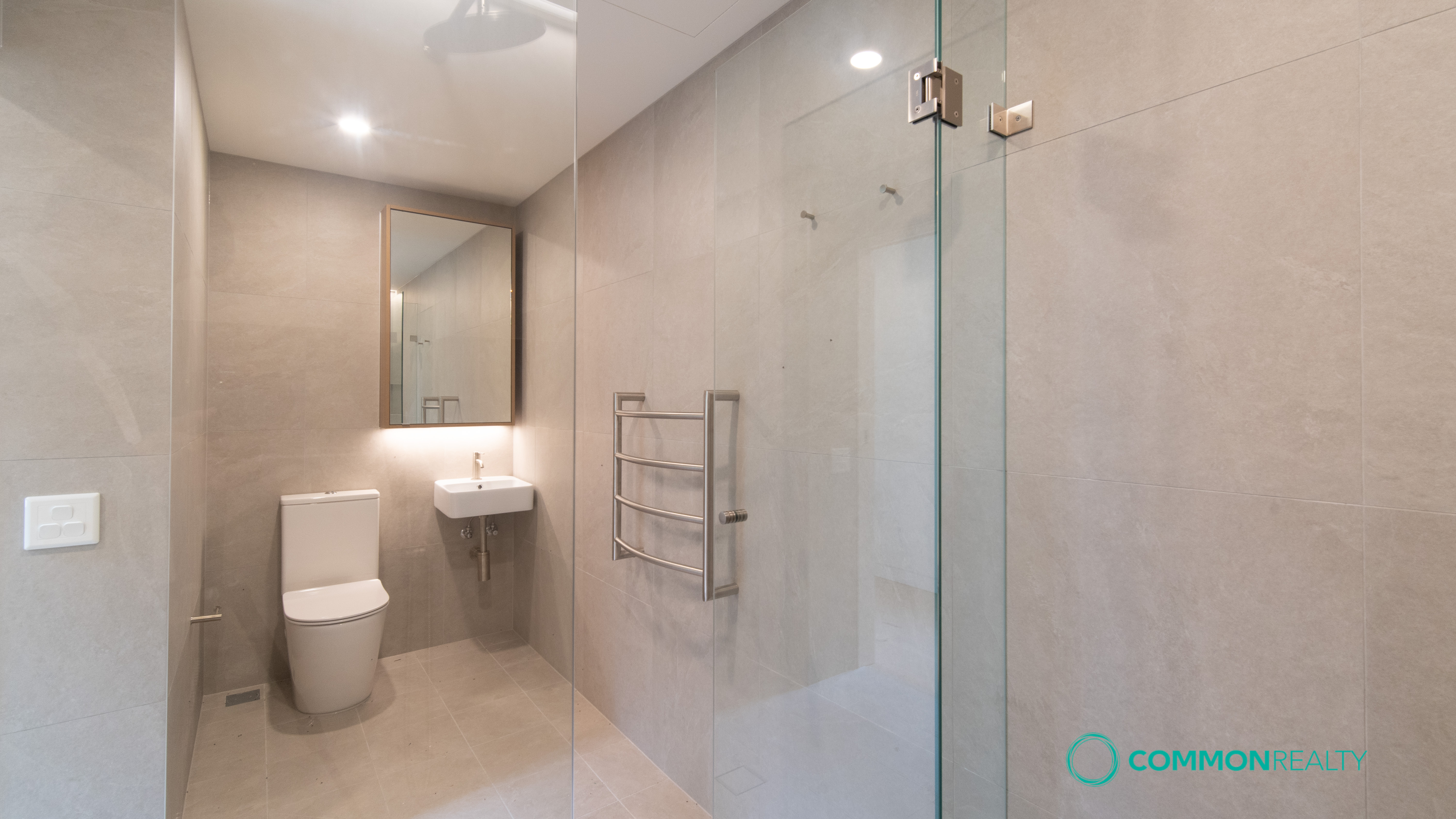 Modern 4 Bedroom Townhouse Living at Greenview - photo 4