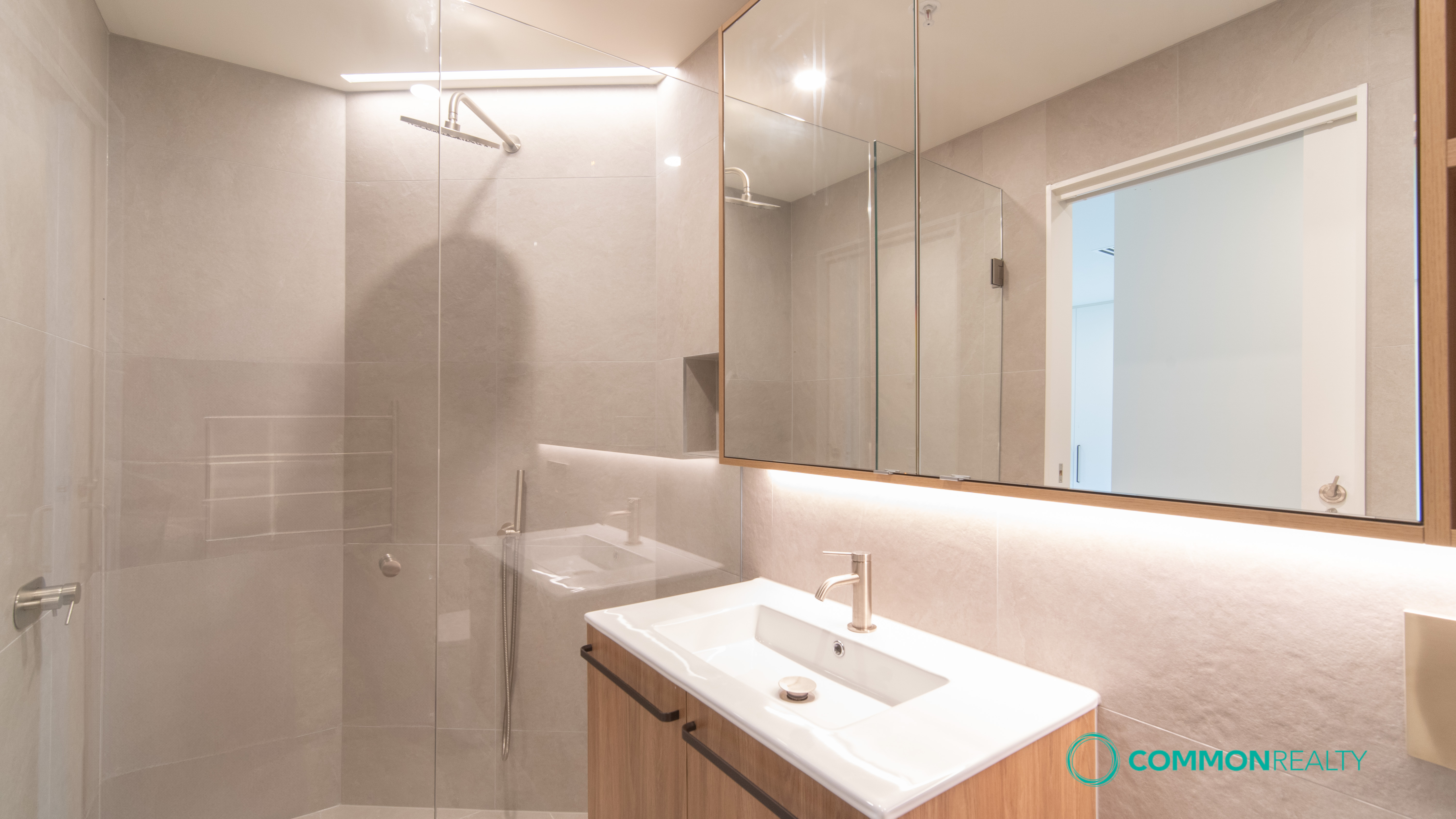 Modern 4 Bedroom Townhouse Living at Greenview - photo 7