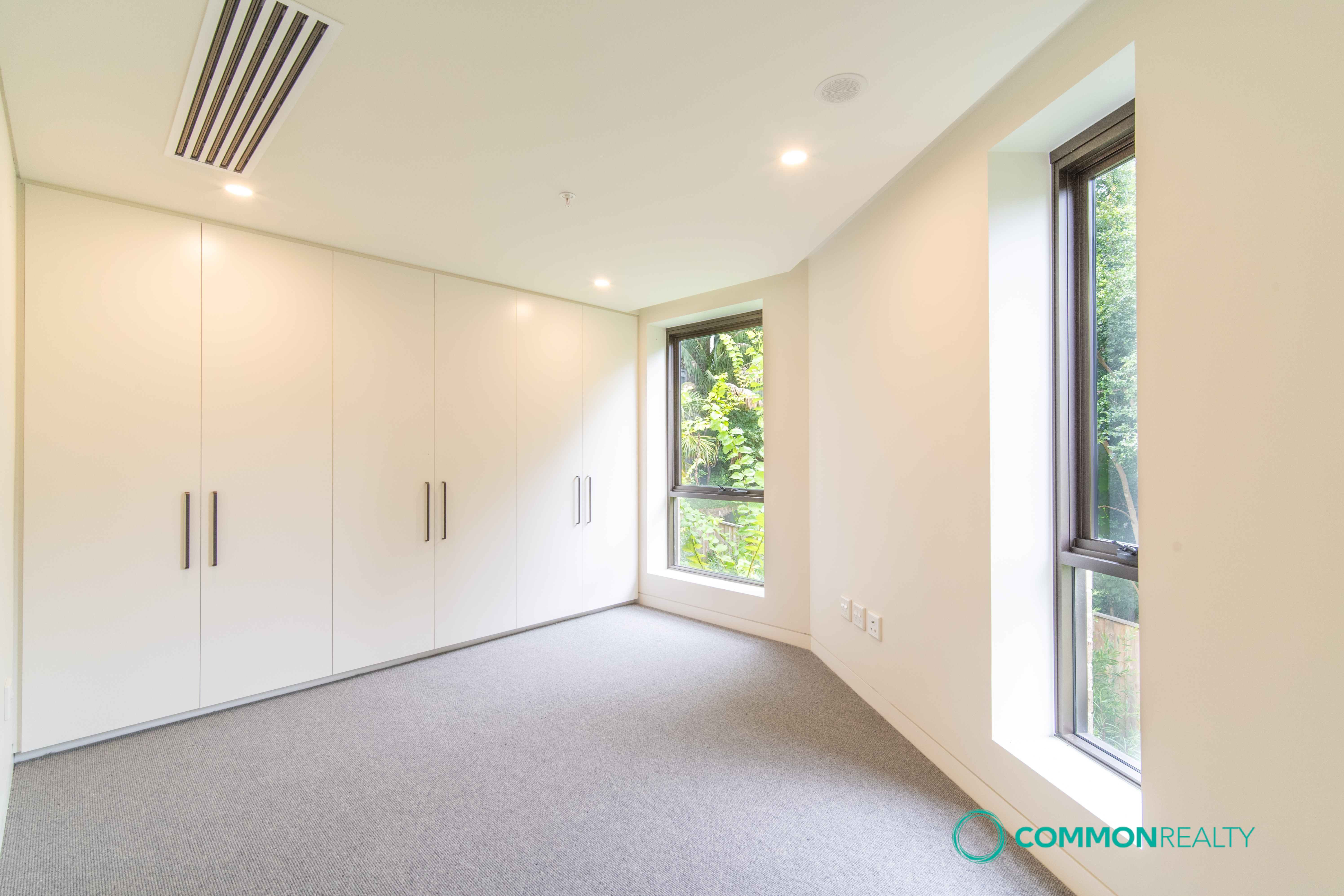 Modern 4 Bedroom Townhouse Living at Greenview - photo 9