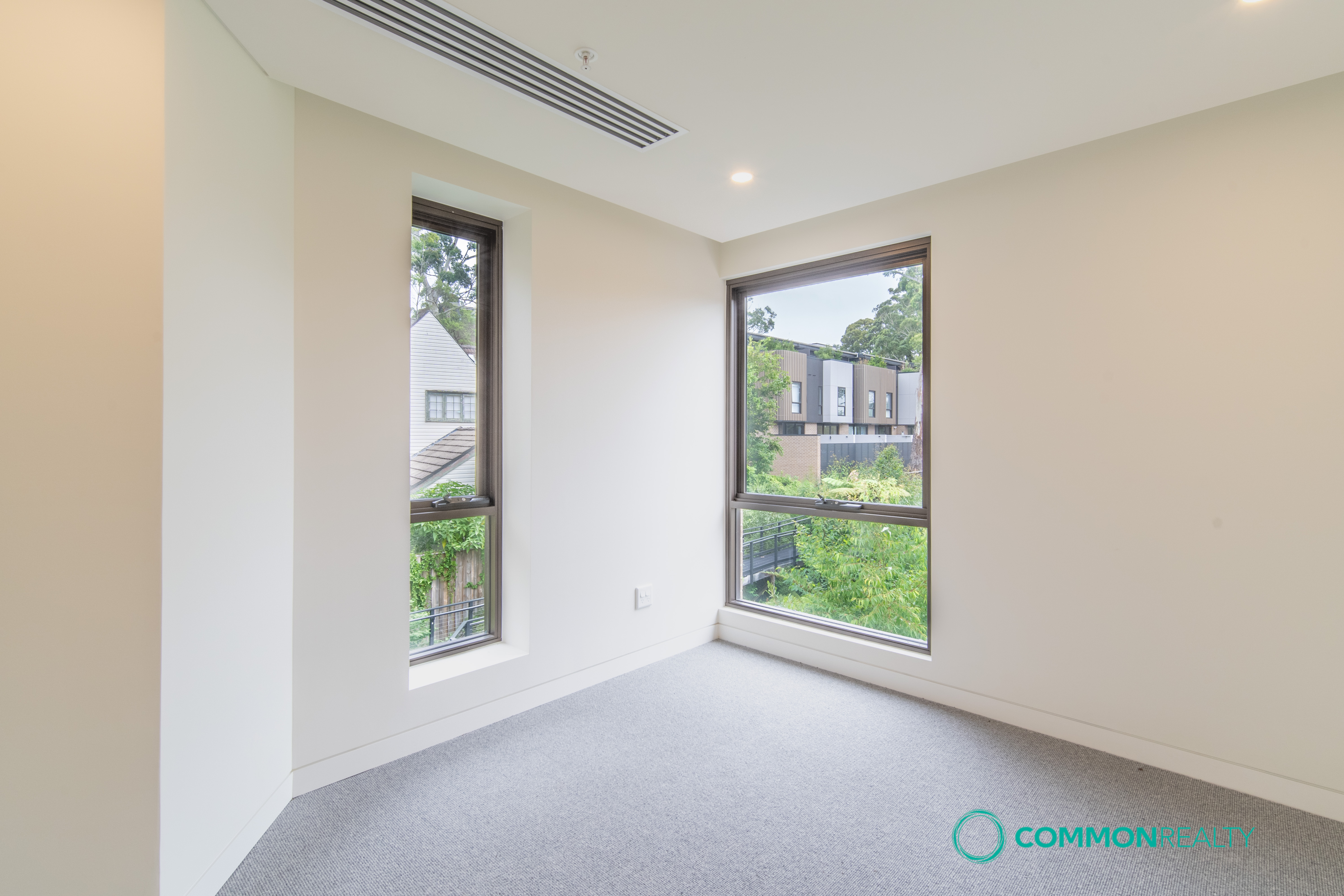 Modern 4 Bedroom Townhouse Living at Greenview - photo 8