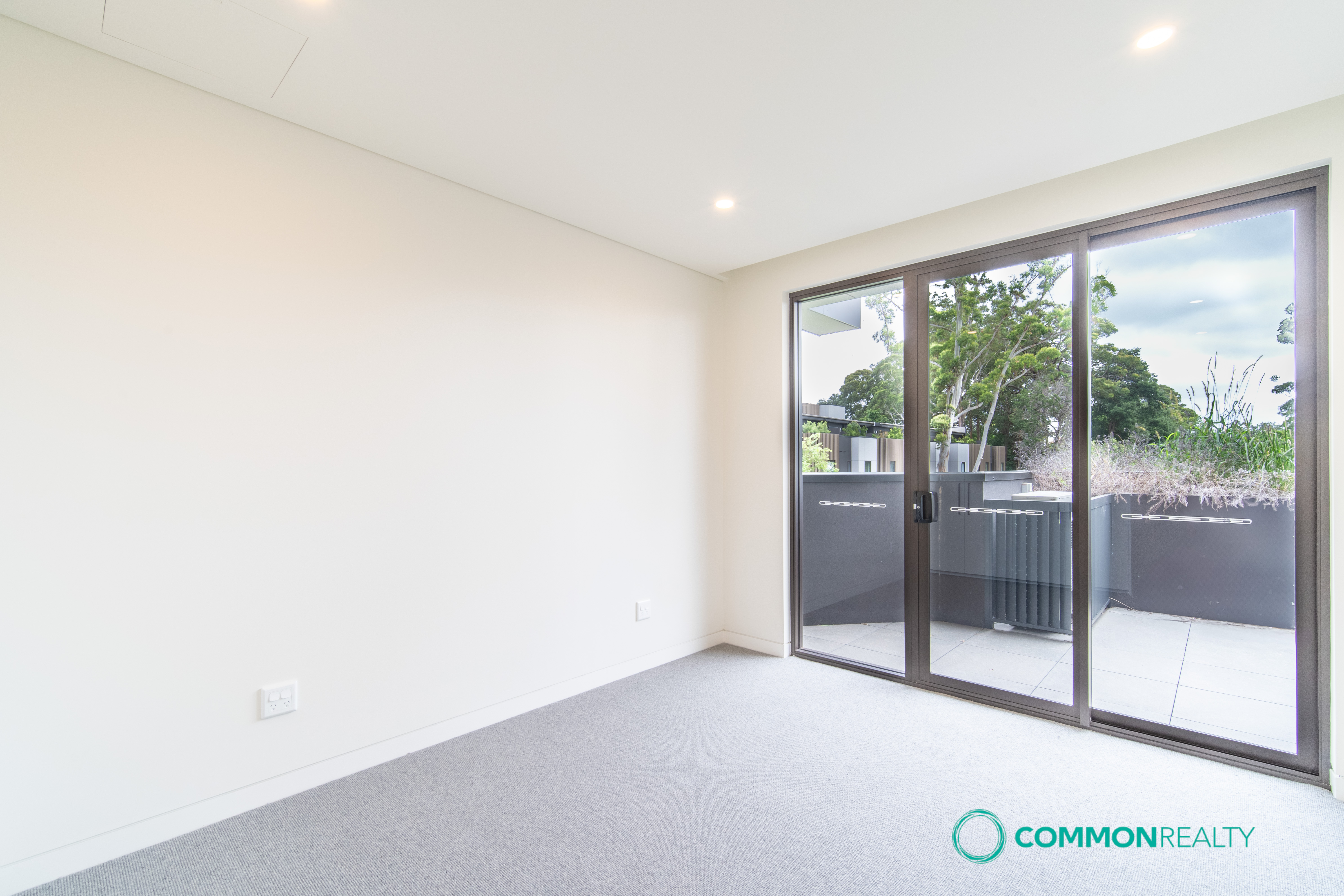 Modern 4 Bedroom Townhouse Living at Greenview - photo 12
