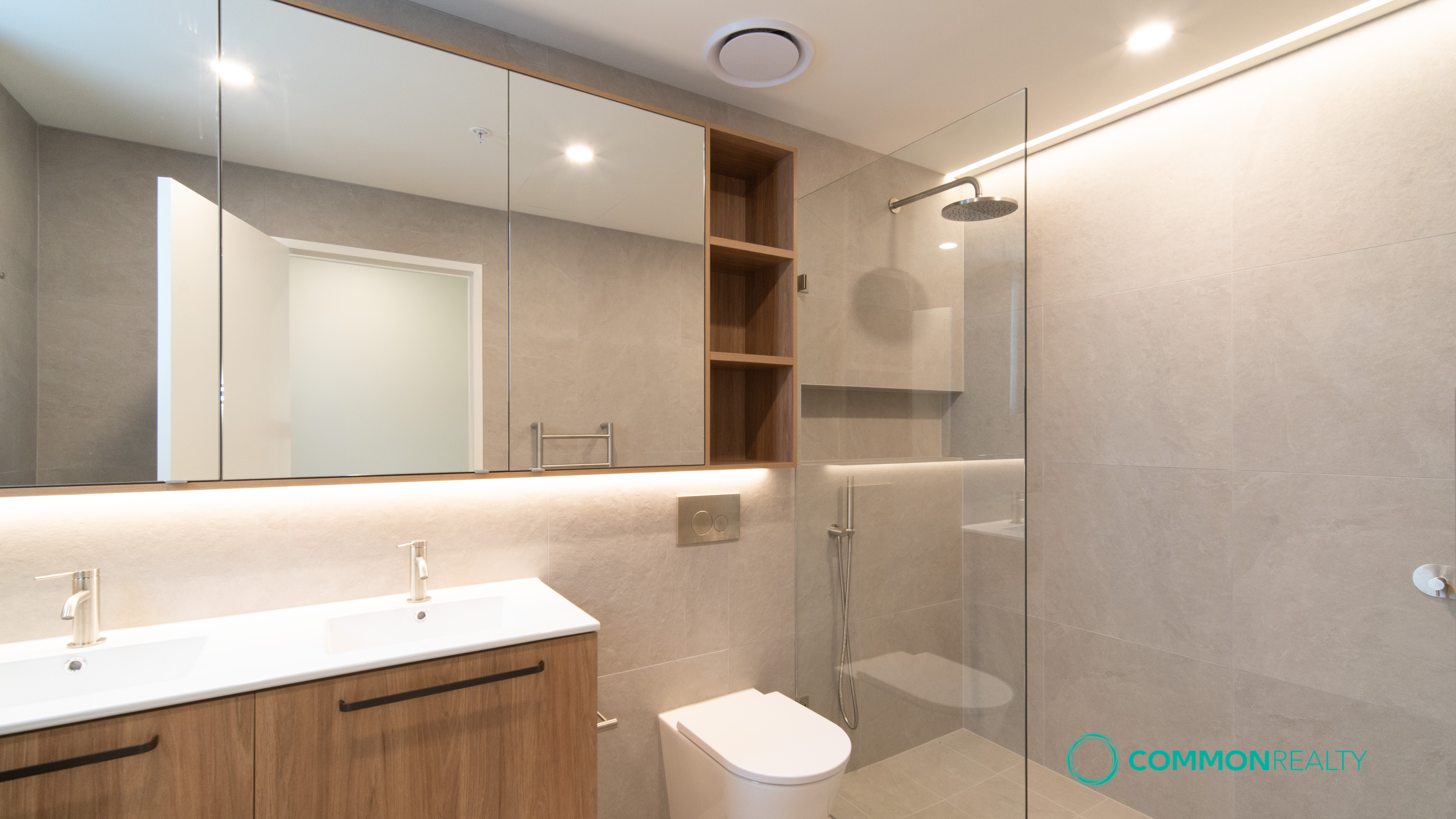 Modern 4 Bedroom Townhouse Living at Greenview - photo 13