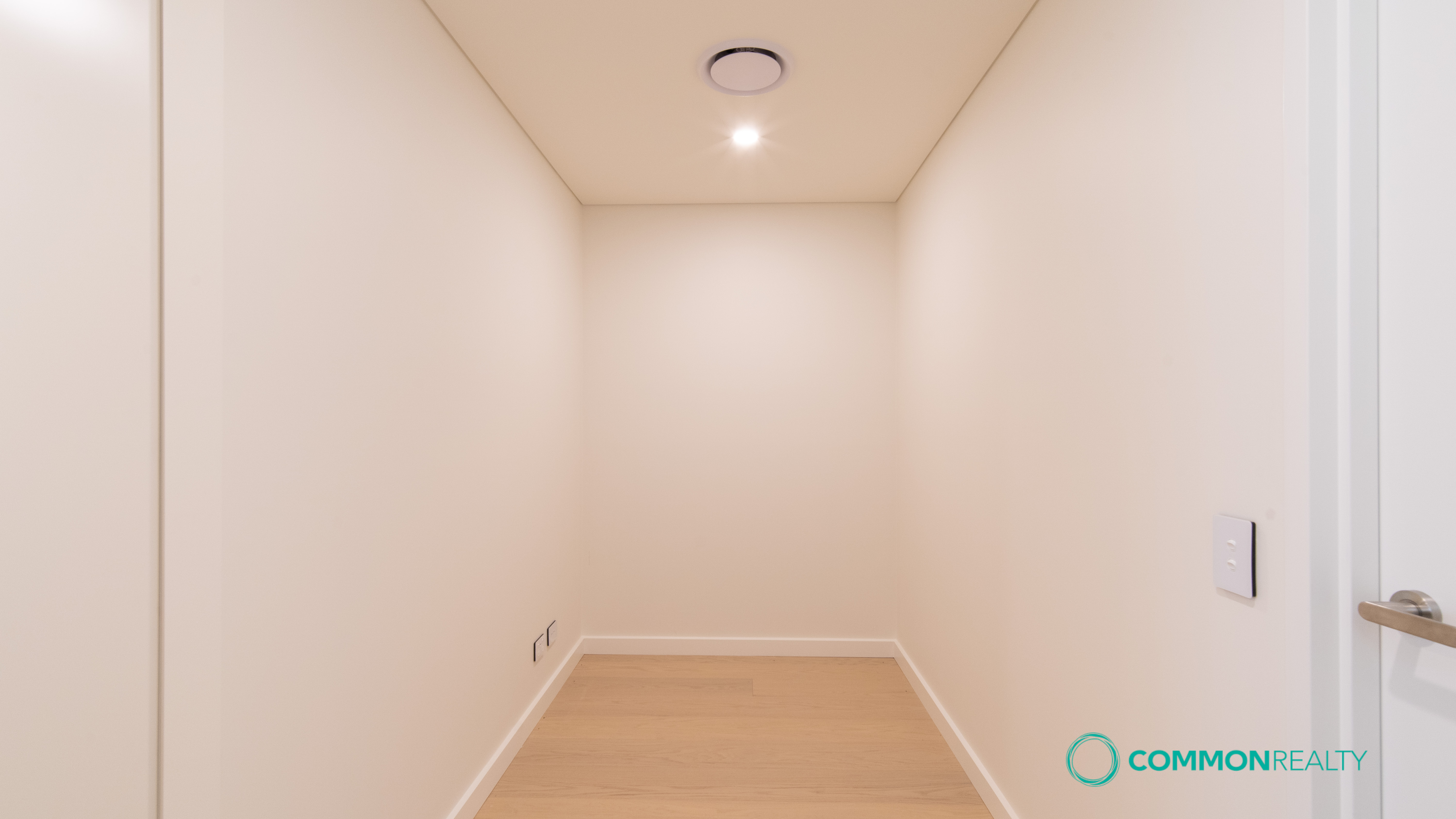 Modern 3 Bedroom Townhouse Living at Greenview - photo 5