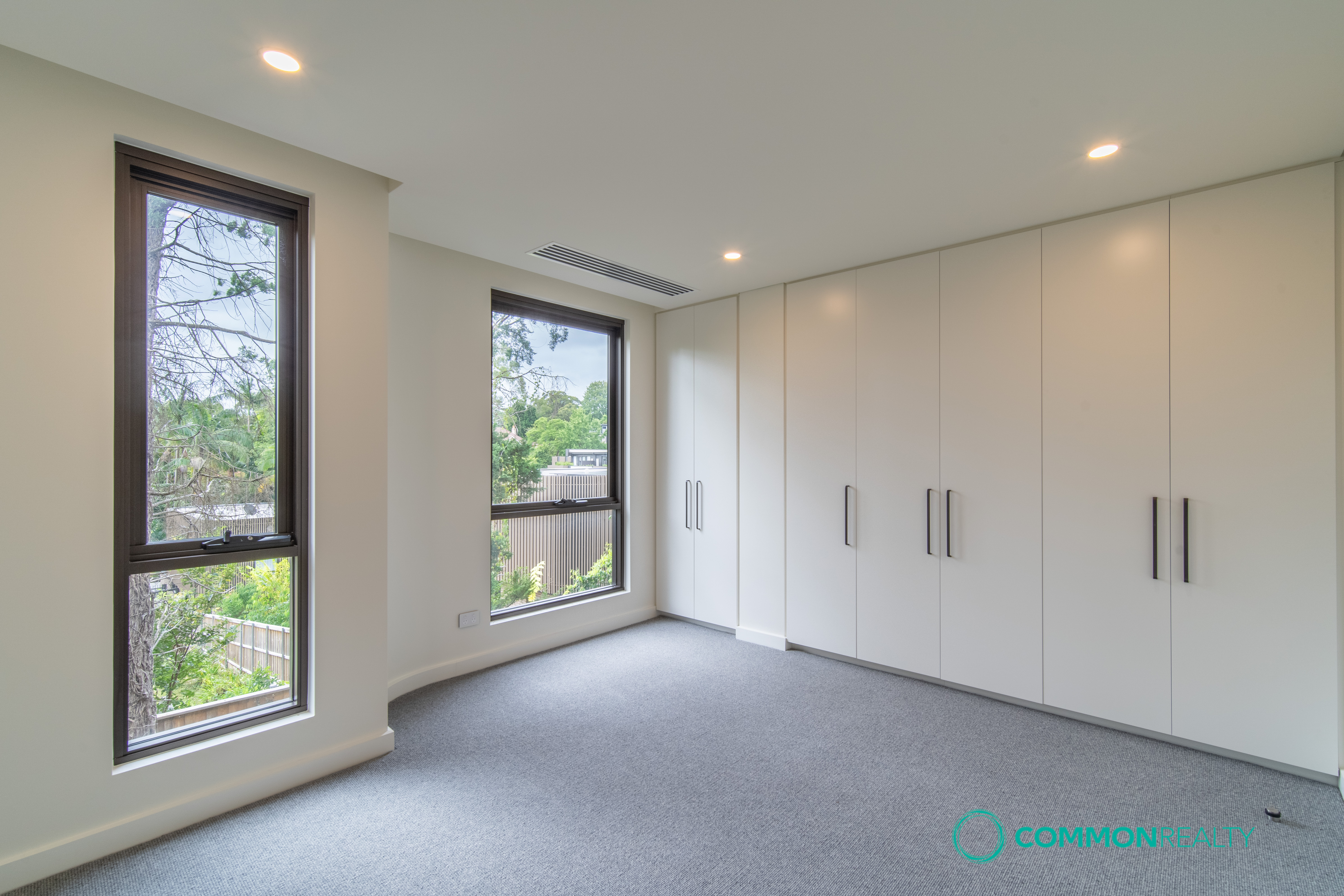 Modern 3 Bedroom Townhouse Living at Greenview - photo 3