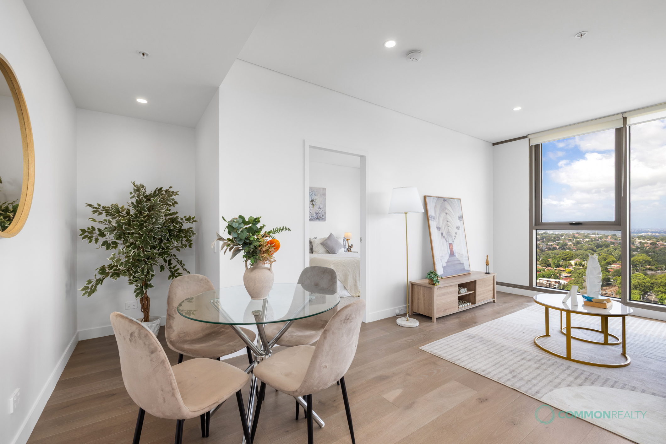Sky-High Sophistication: Panoramic Vistas from the 19th Floor - photo 2