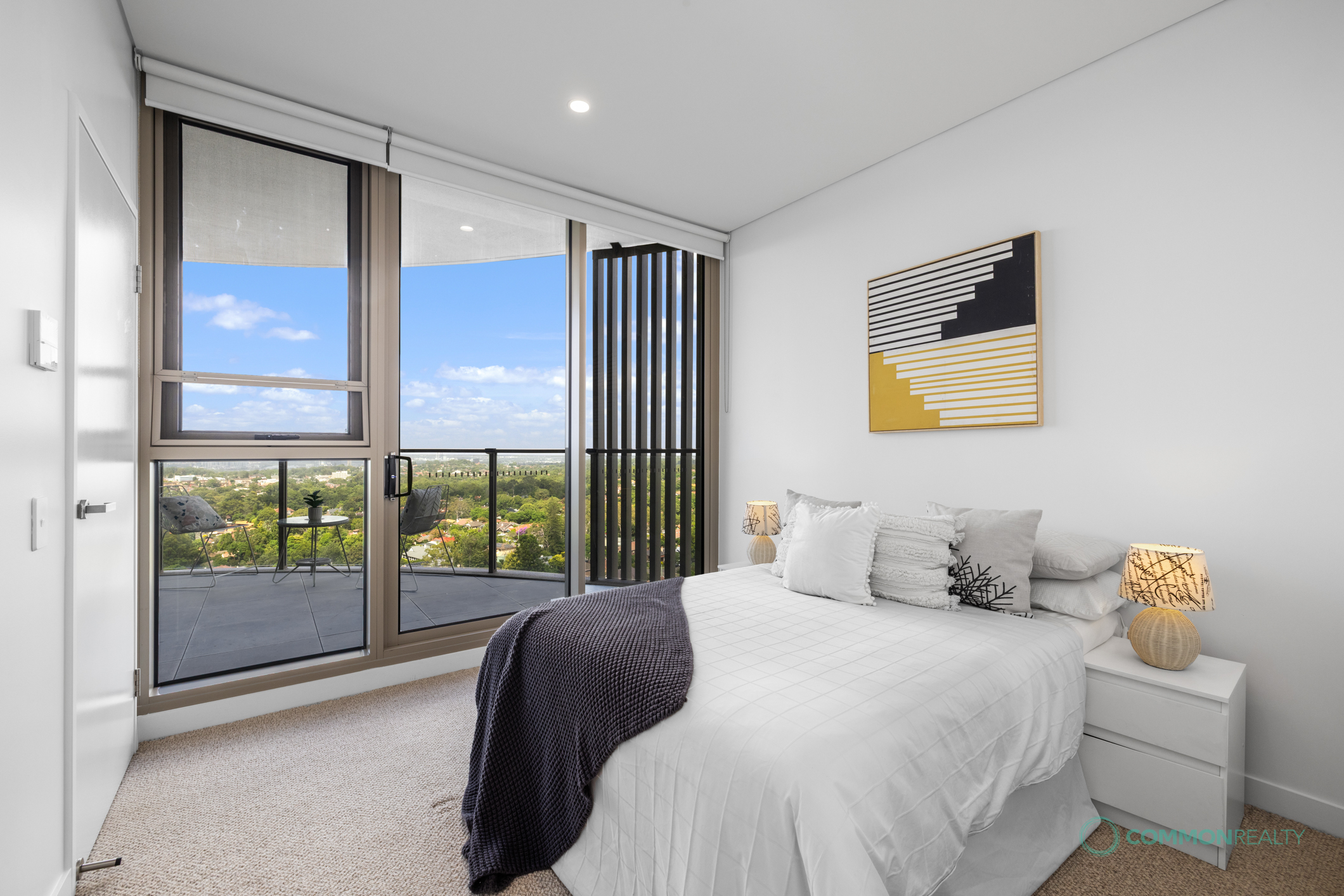 Sky-High Sophistication: Panoramic Vistas from the 19th Floor - photo 3