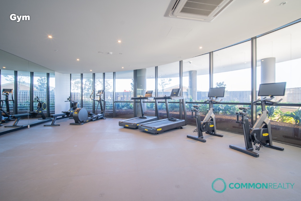 Sky-High Sophistication: Panoramic Vistas from the 19th Floor - photo 8