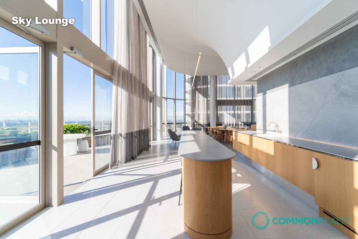 Sky-High Sophistication: Panoramic Vistas from the 19th Floor - photo 11