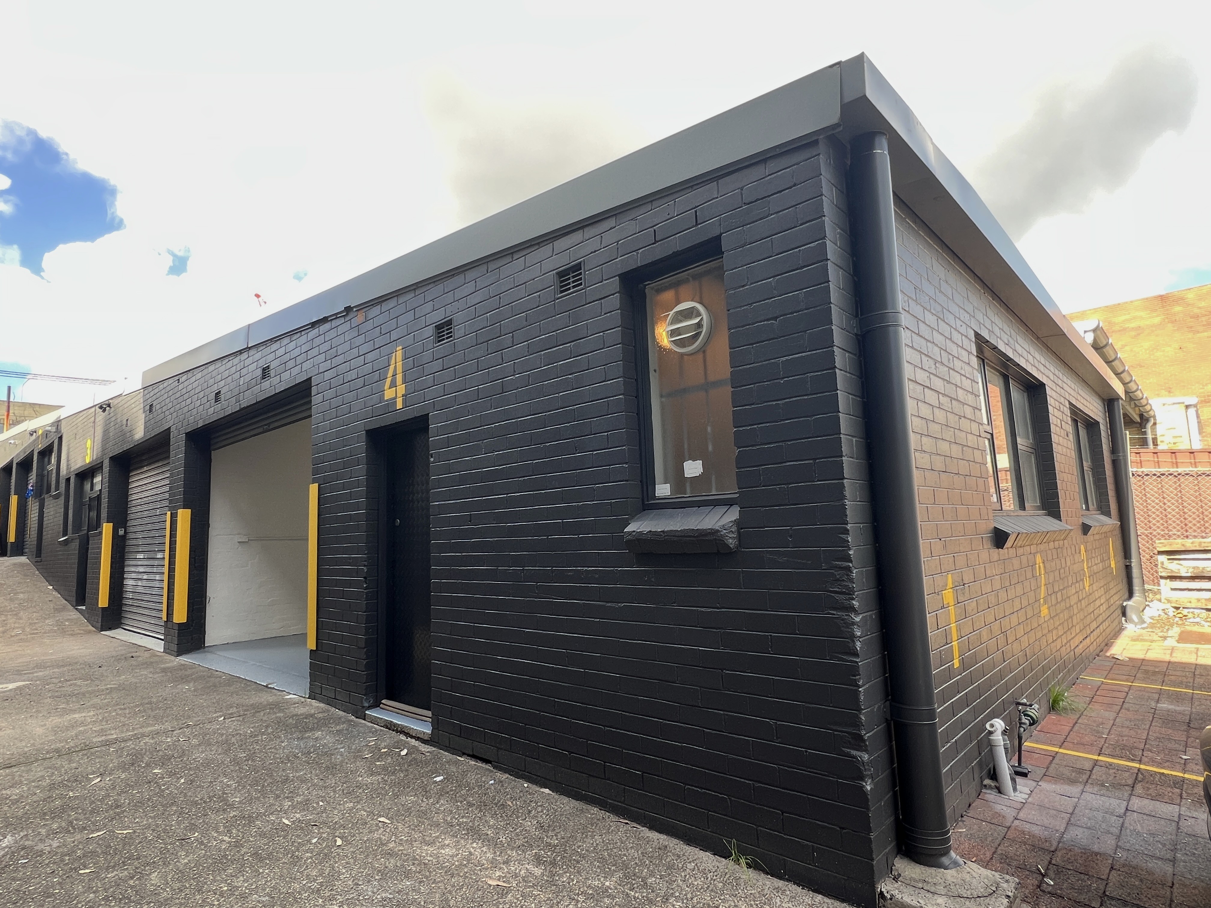 FOR LEASE - UPGRADED WAREHOUSE - ARTARMON 81M2 (APPROX)