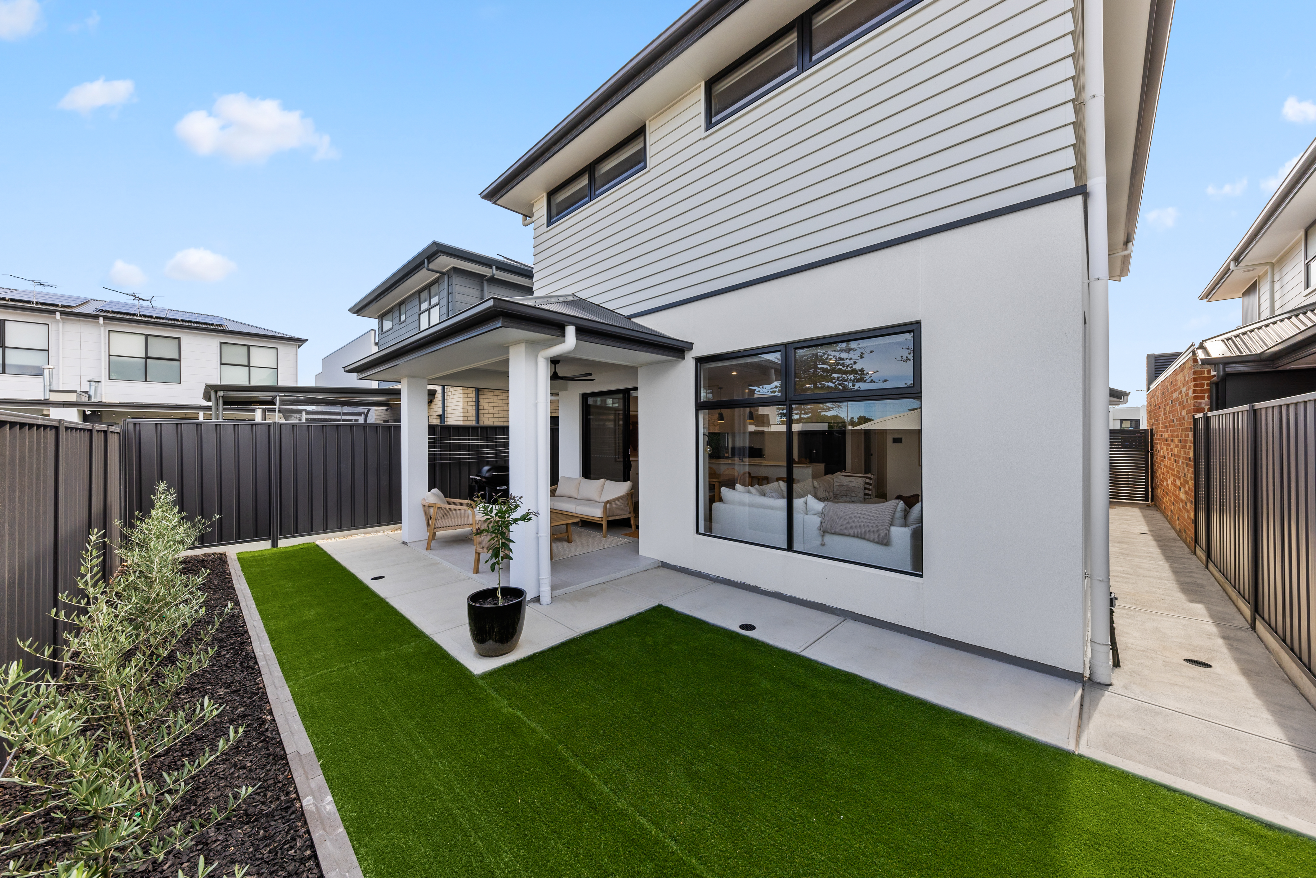 45 Graduation Parade, Taperoo