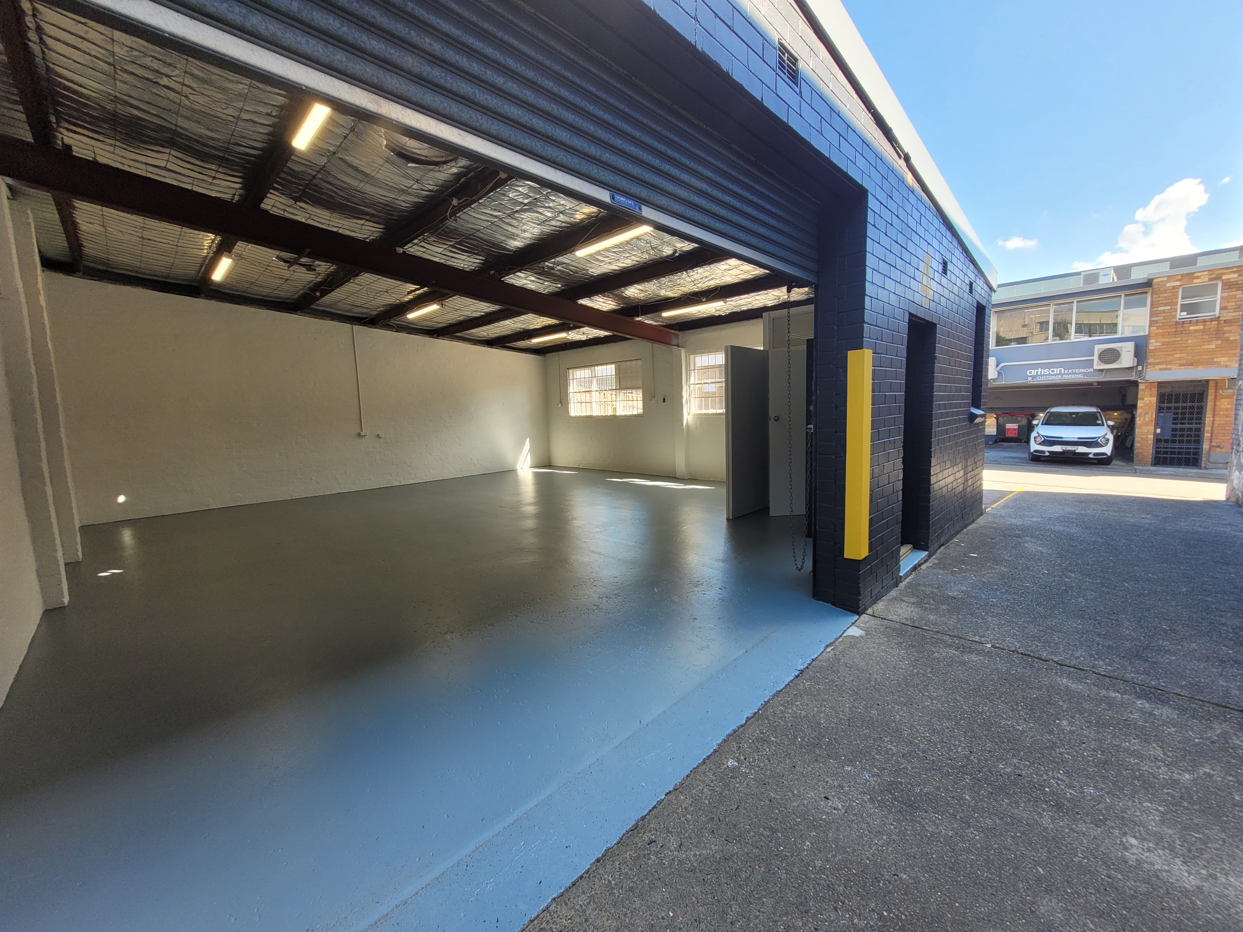 FOR LEASE - UPGRADED WAREHOUSE - ARTARMON 81M2 (APPROX)