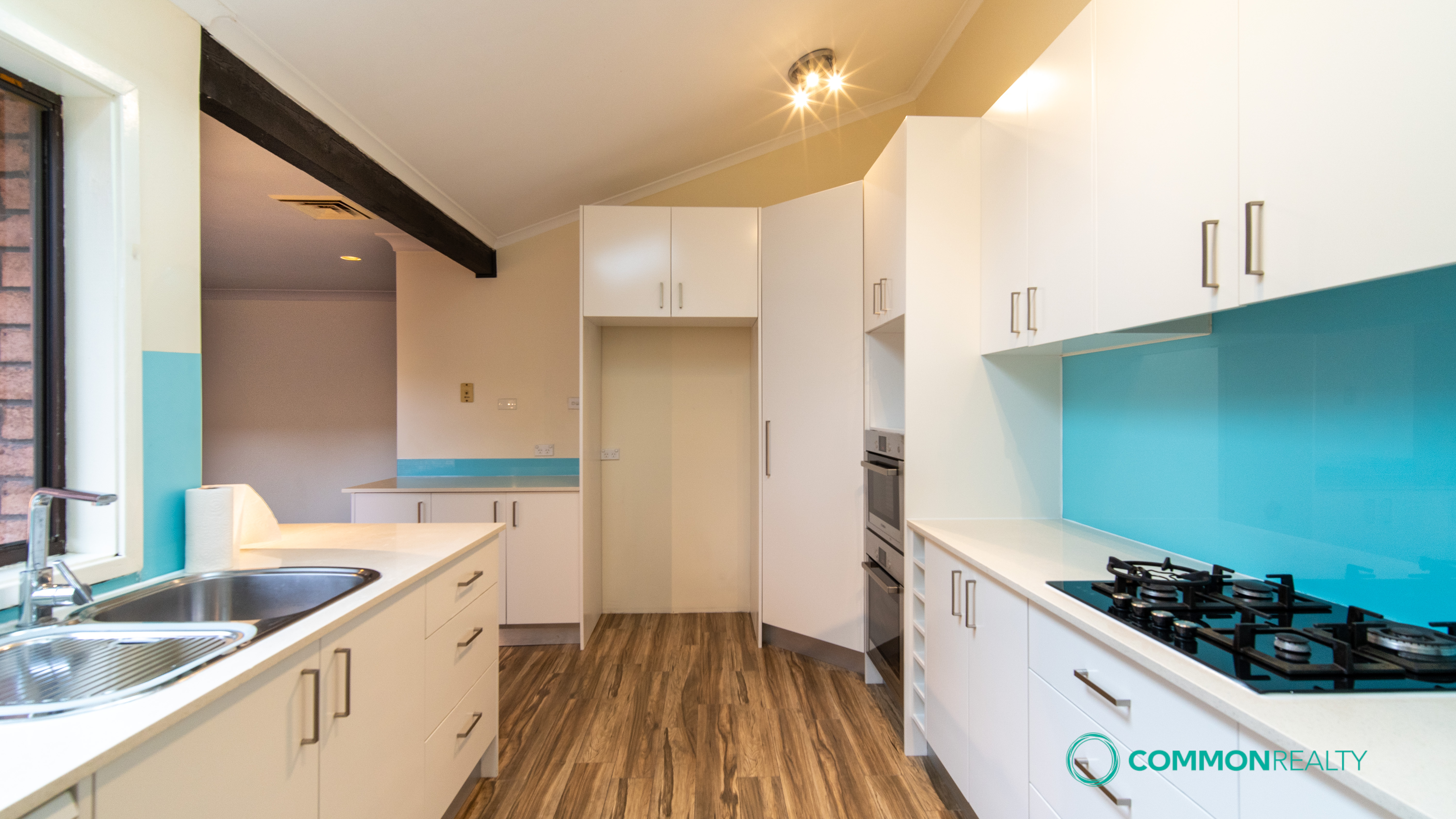 Convenient & Light-Filled Family Living in Chatswood - photo 2