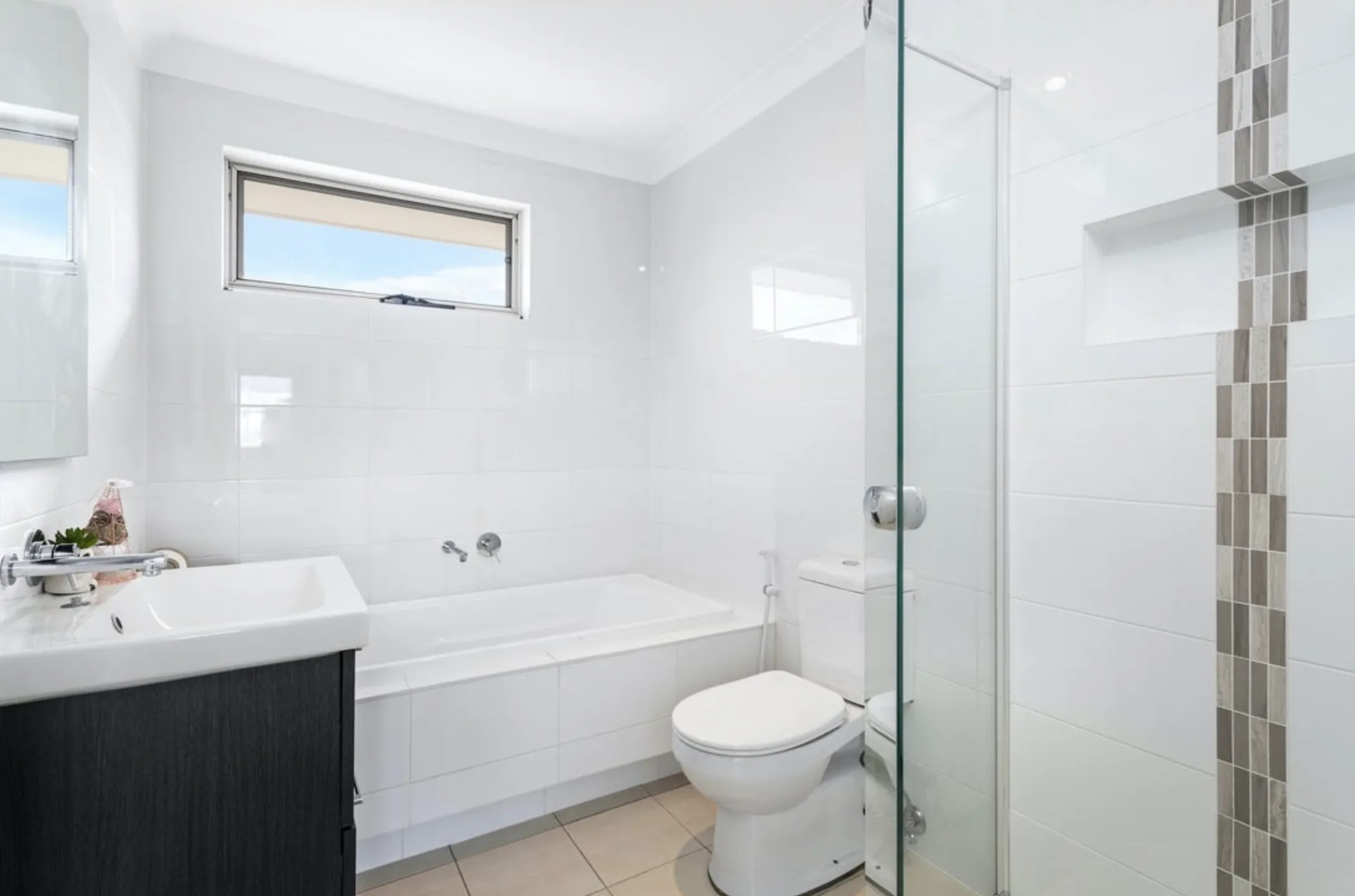 Modern Family Home in Schofields - photo 11