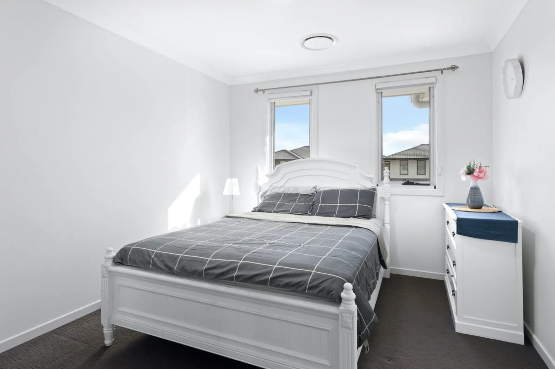 Modern Family Home in Schofields - photo 9