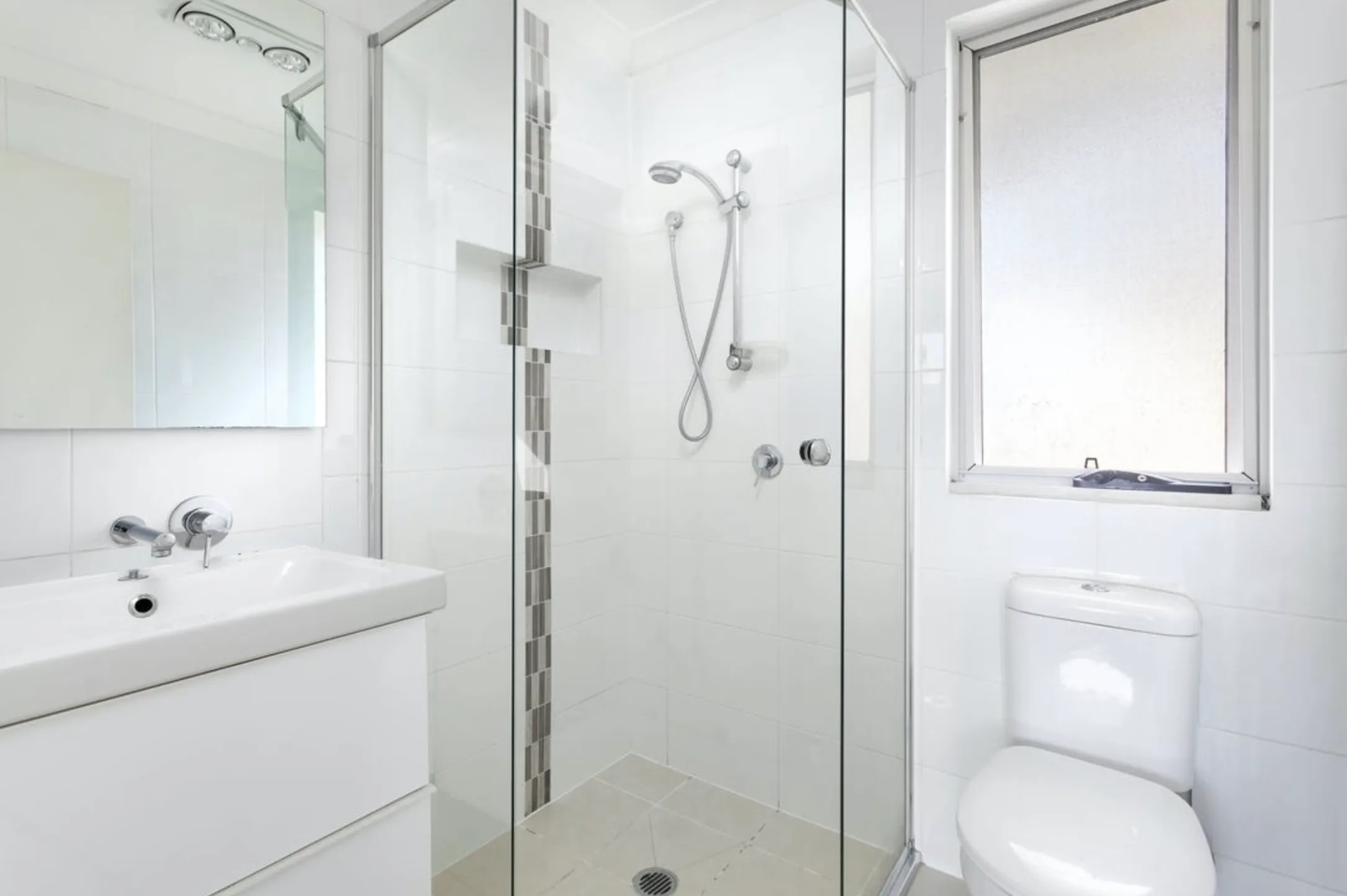 Modern Family Home in Schofields - photo 7