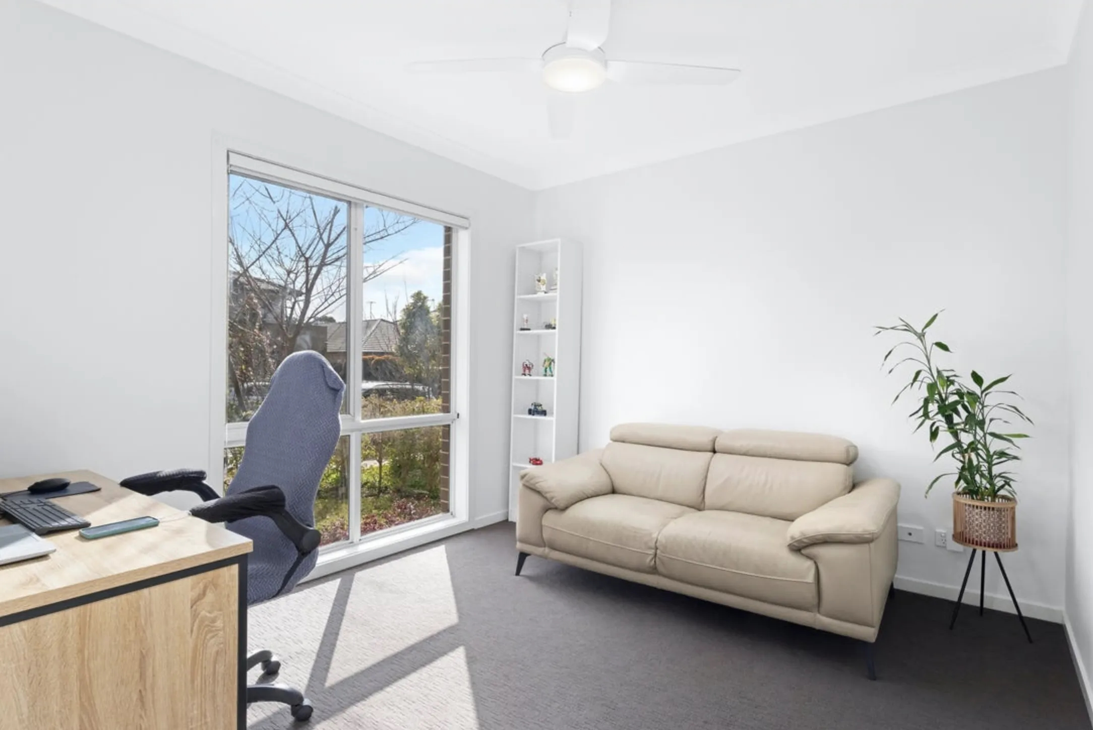 Modern Family Home in Schofields - photo 5