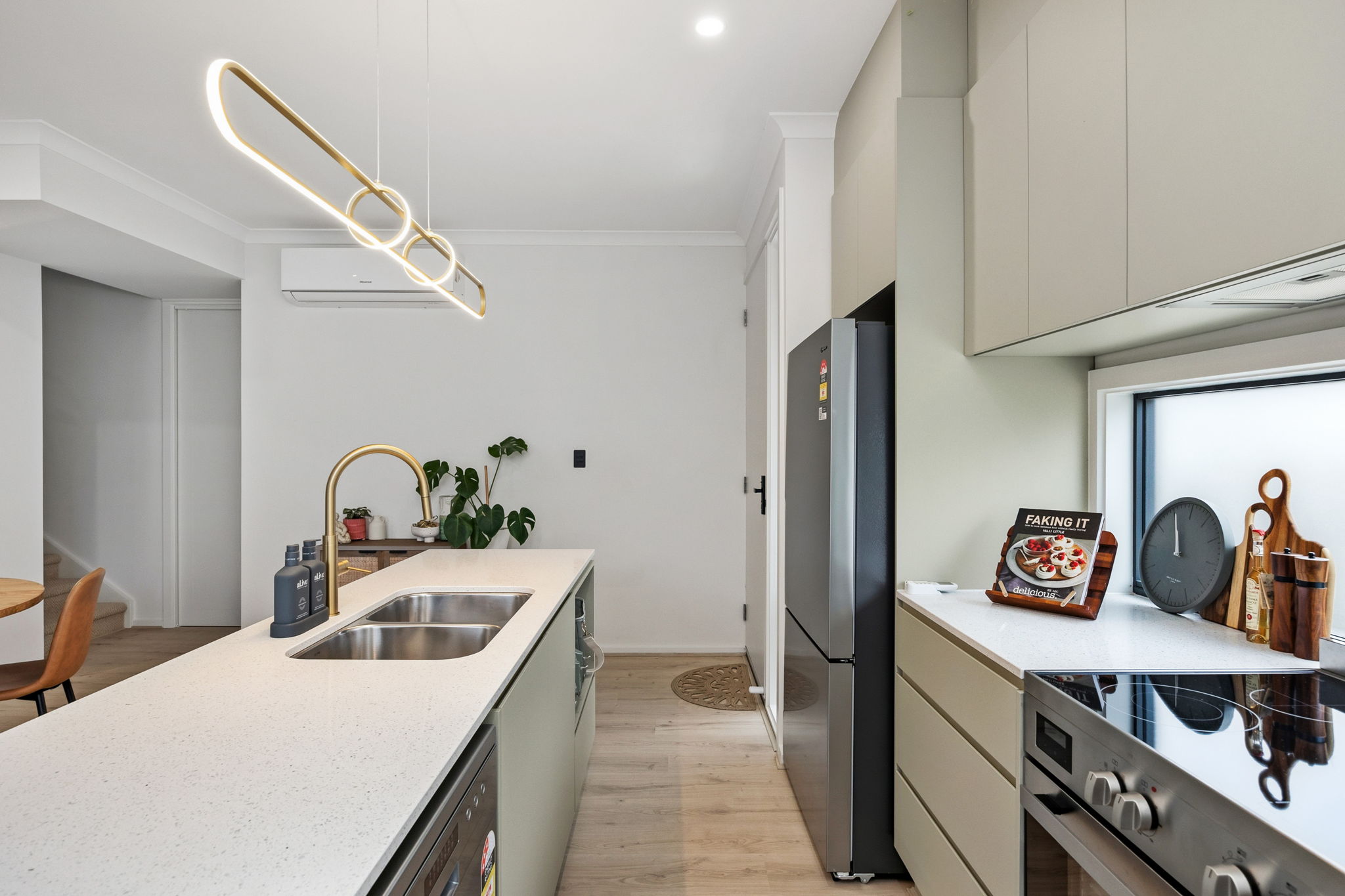 2 John Mckinna Circuit, Taperoo
