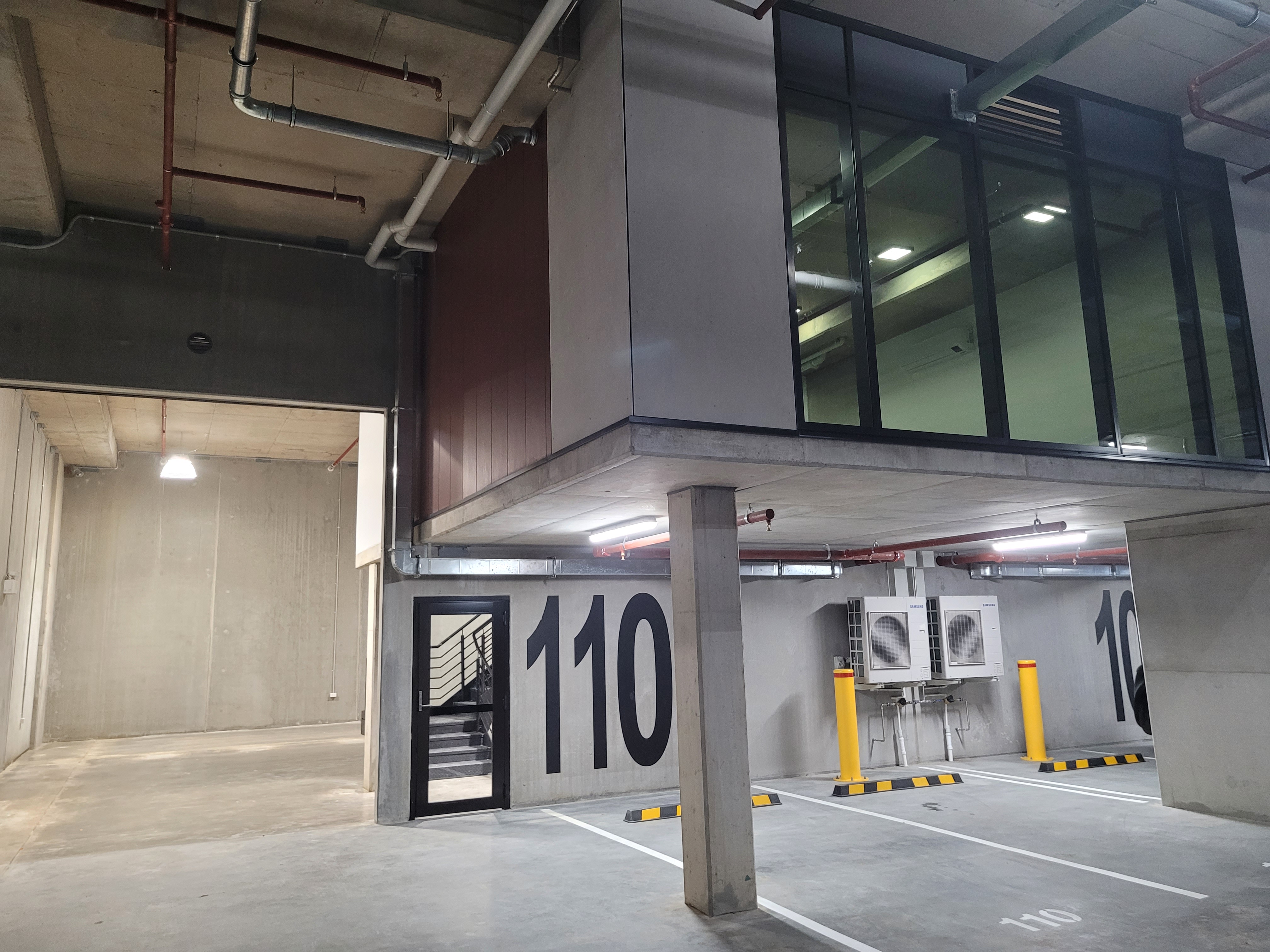 WAREHOUSE WITH STYLE, HEIGHT & FEATURES