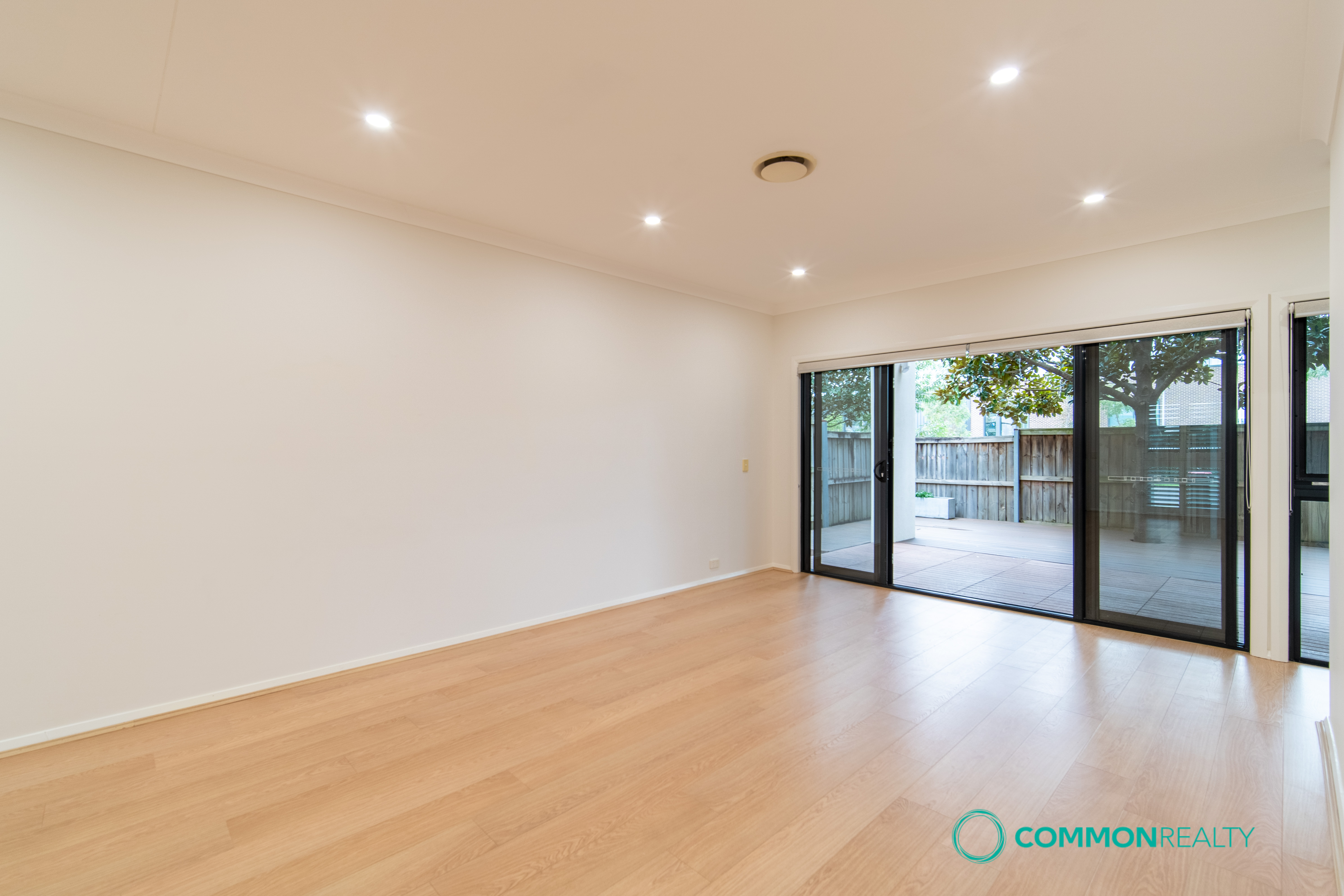 Modern 3 Bedroom Family Luxury - photo 2